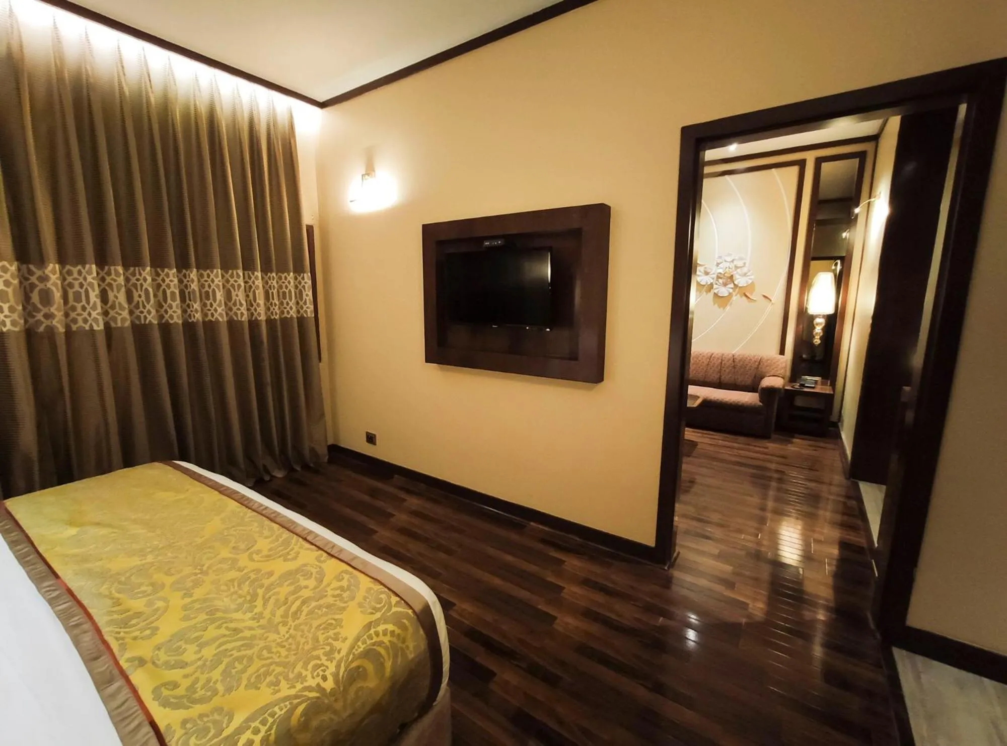 TV and multimedia, Bed in HOTEL MENAAL RESIDENCY