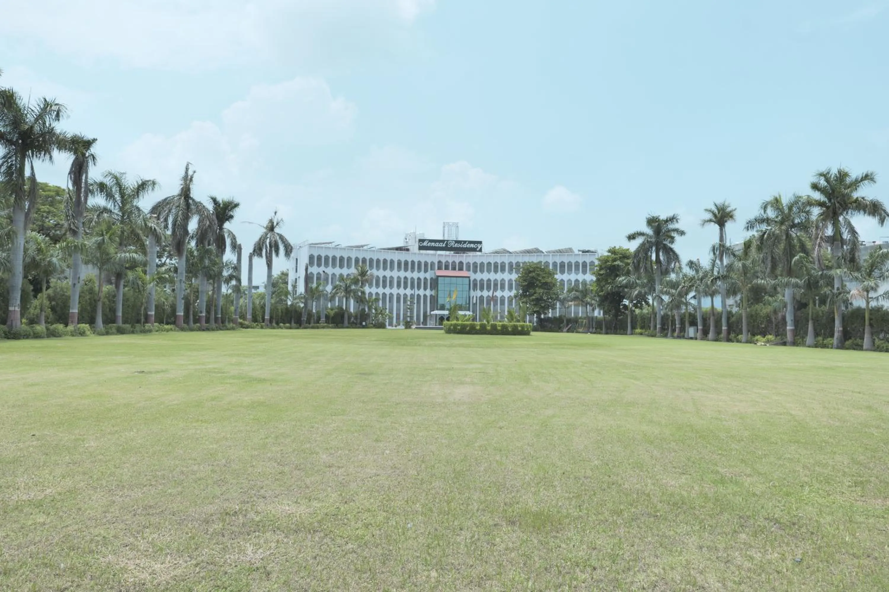 Garden in HOTEL MENAAL RESIDENCY