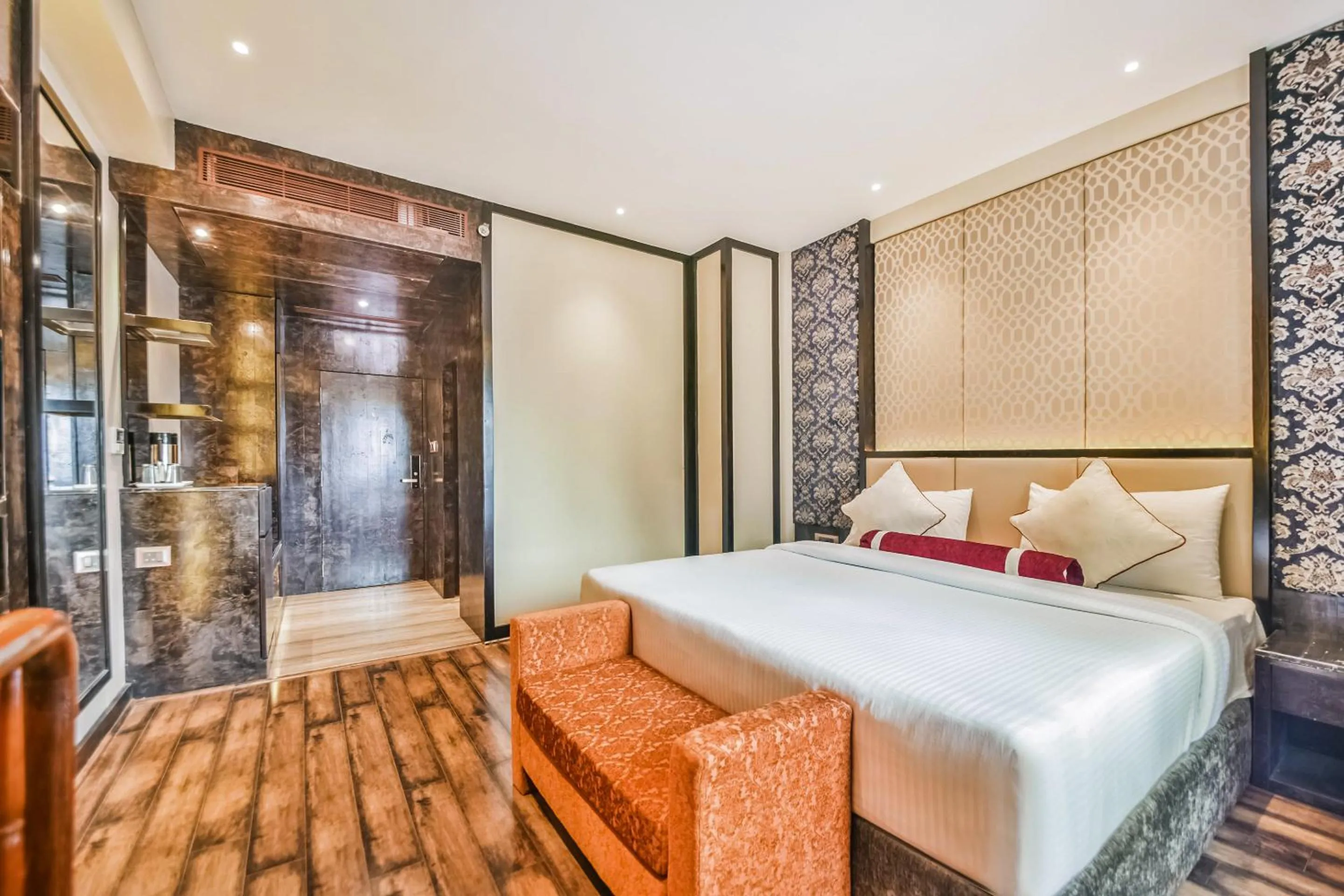 View (from property/room), Bed in HOTEL MENAAL RESIDENCY