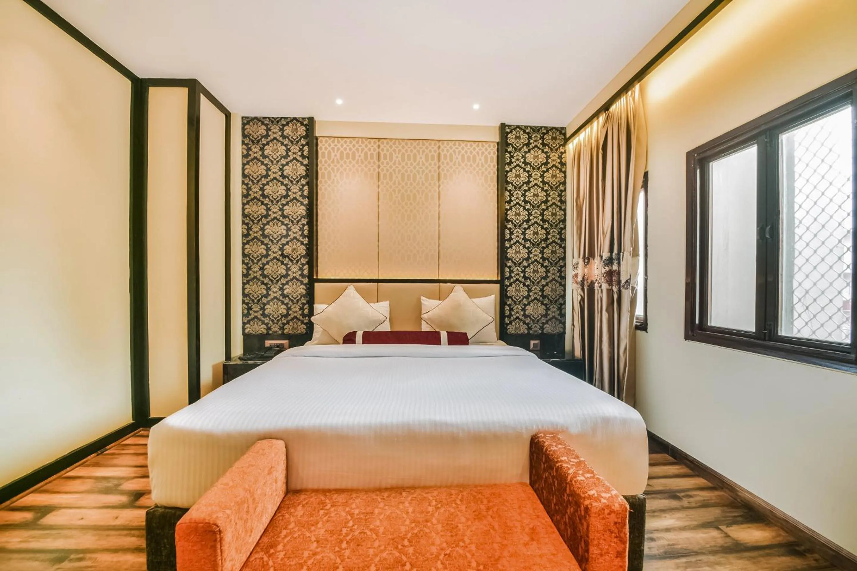 View (from property/room), Bed in HOTEL MENAAL RESIDENCY
