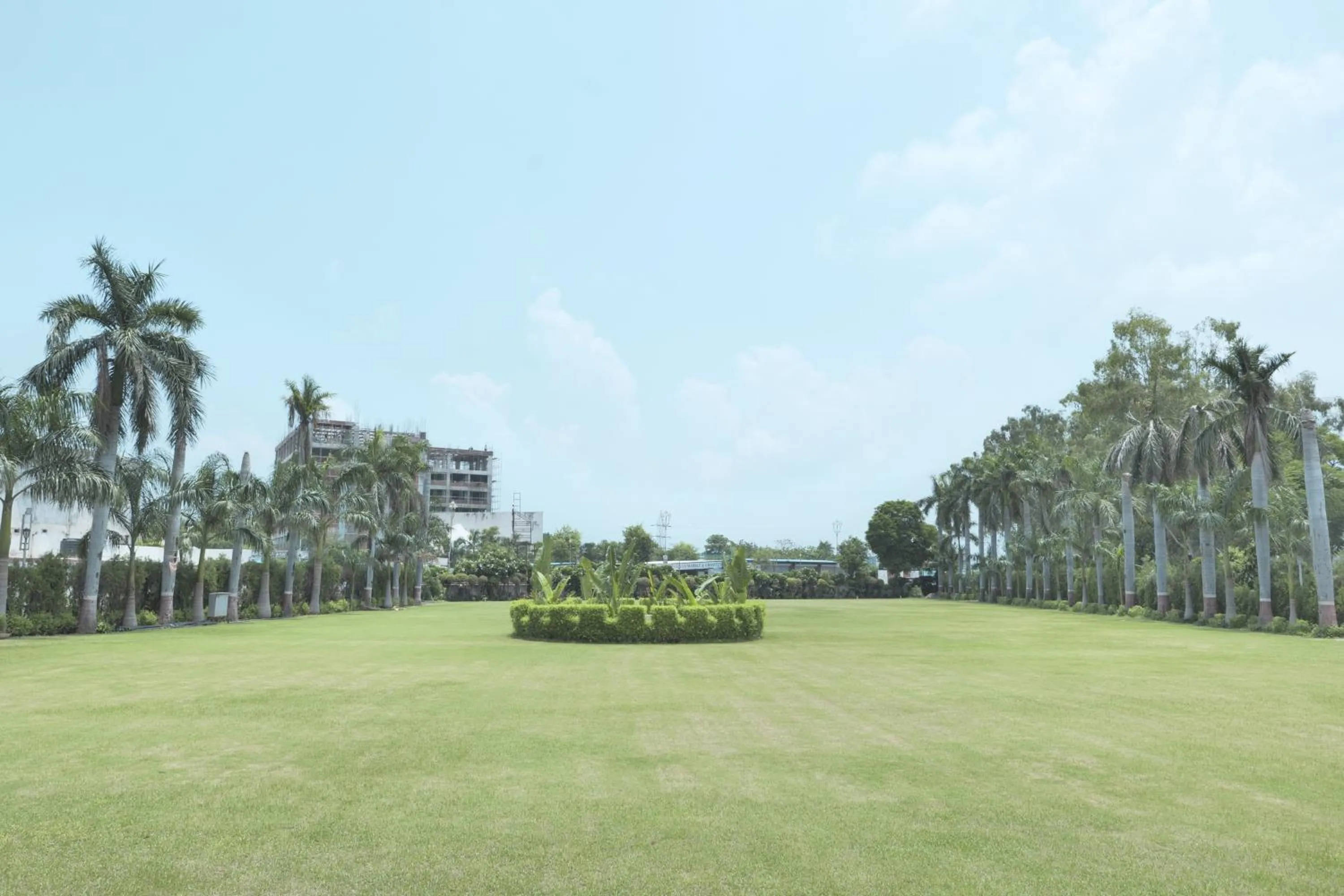 Garden in HOTEL MENAAL RESIDENCY