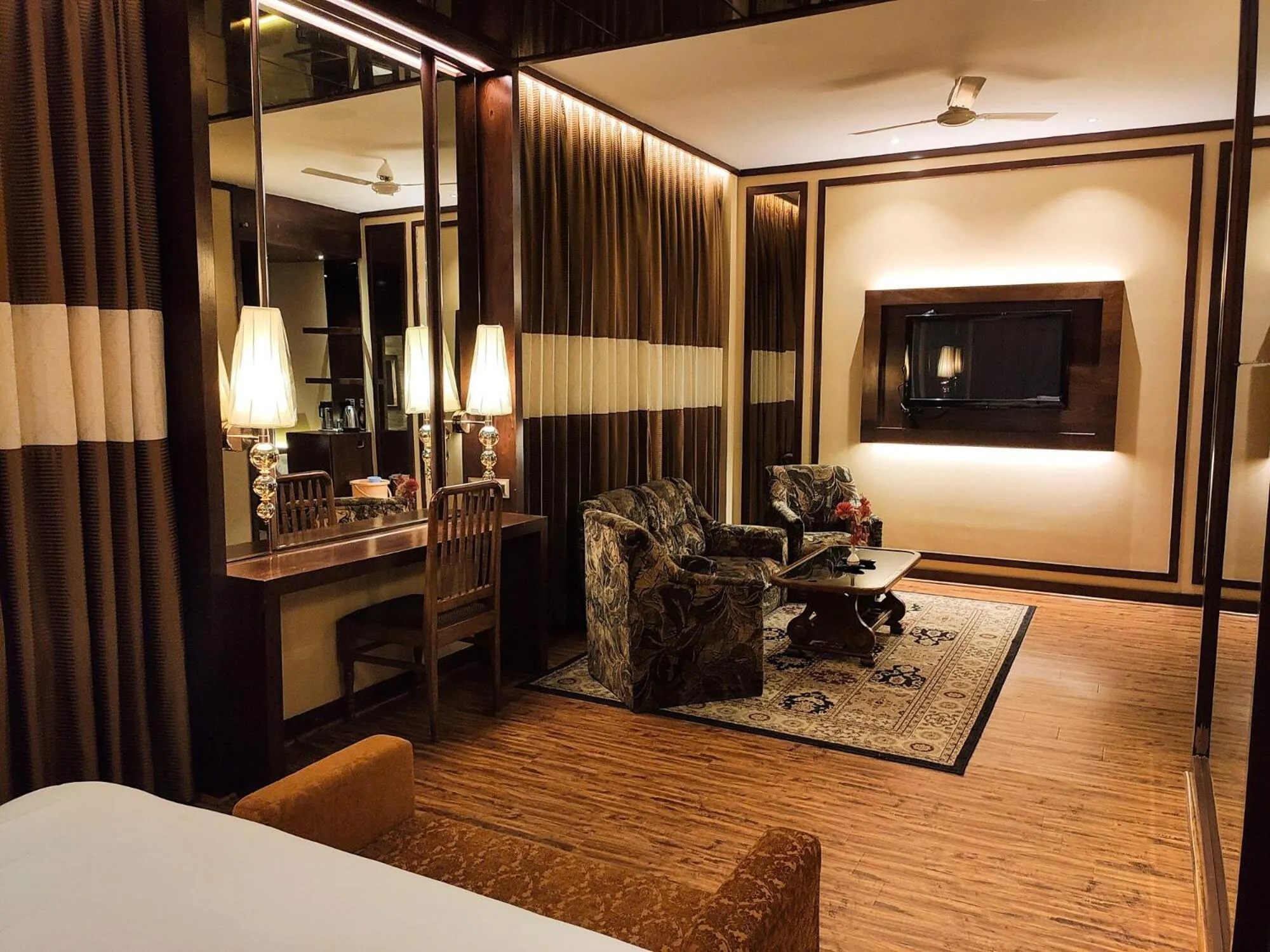 Seating area, Bed in HOTEL MENAAL RESIDENCY