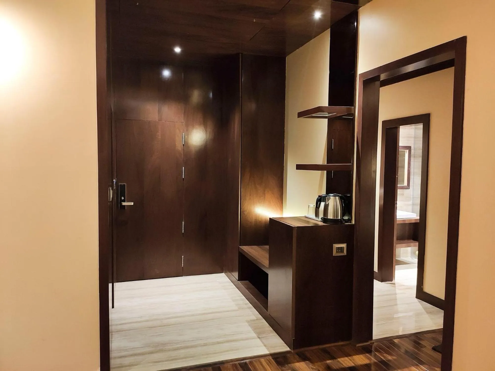 Coffee/tea facilities, Bed in HOTEL MENAAL RESIDENCY