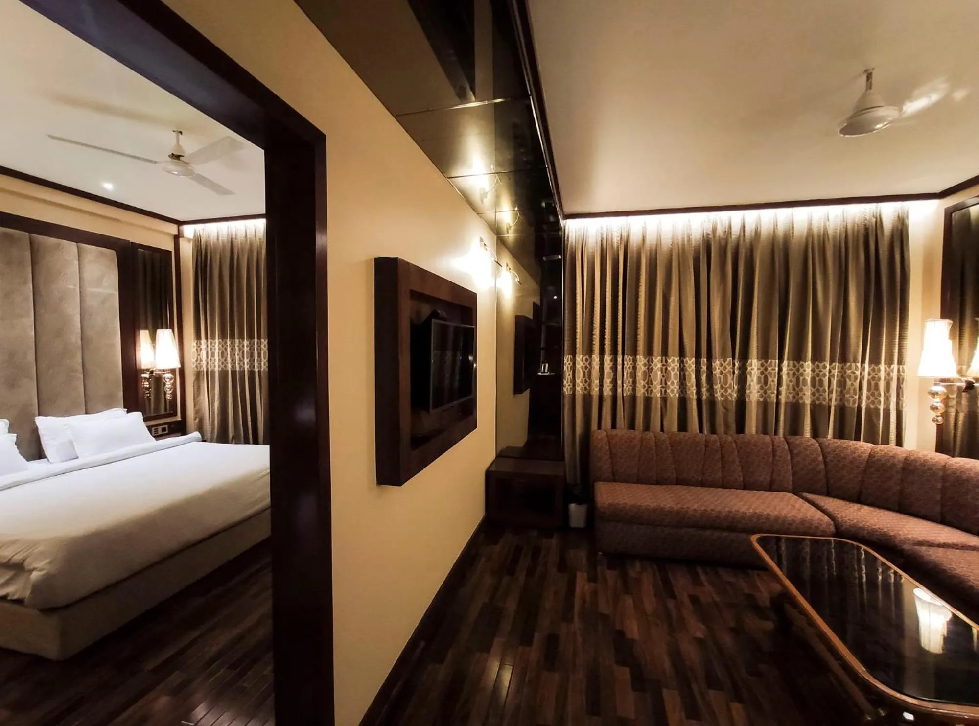 Seating area, Bed in HOTEL MENAAL RESIDENCY