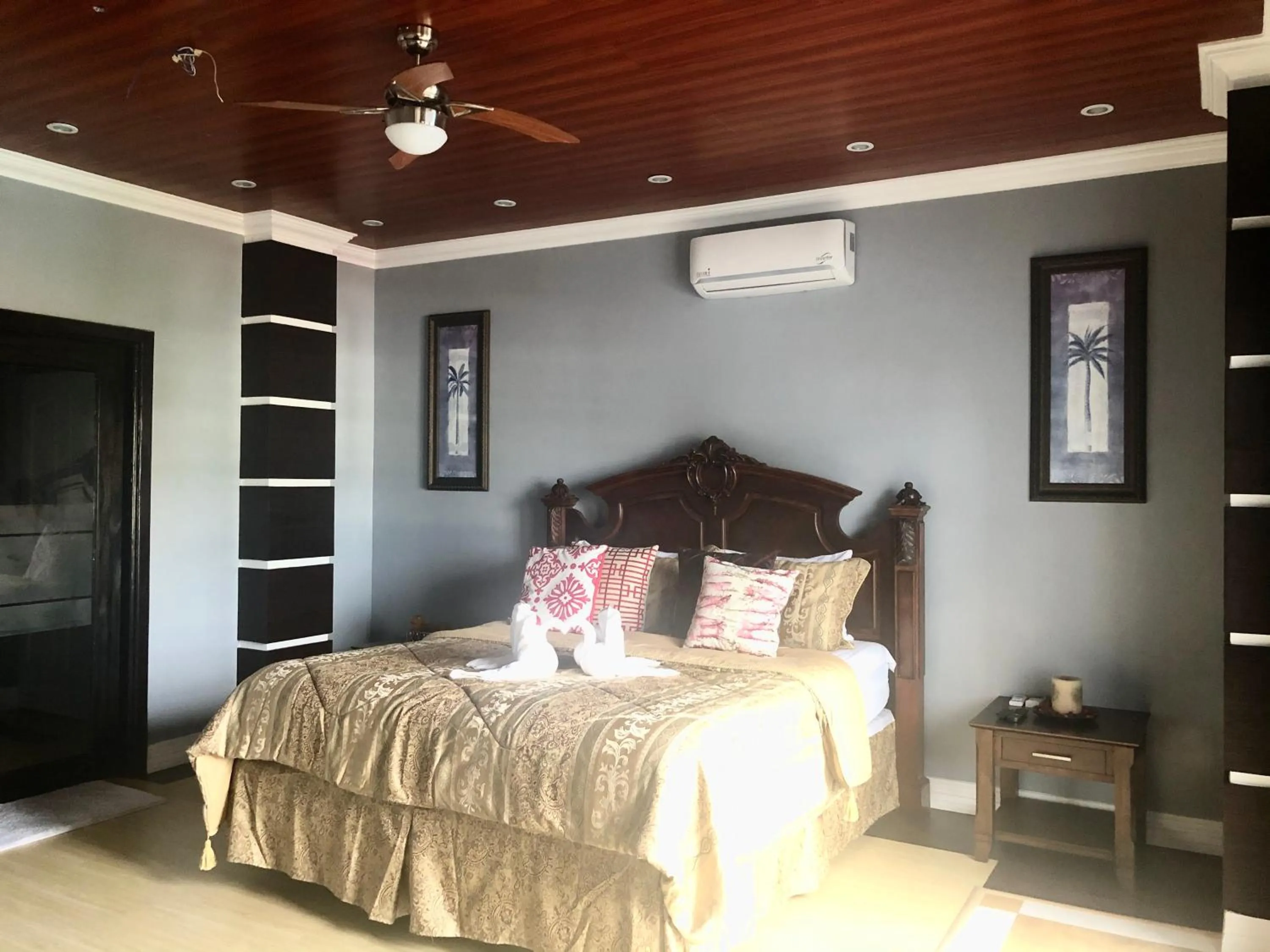 Bed in Seacliff Suites Hotel and Resort