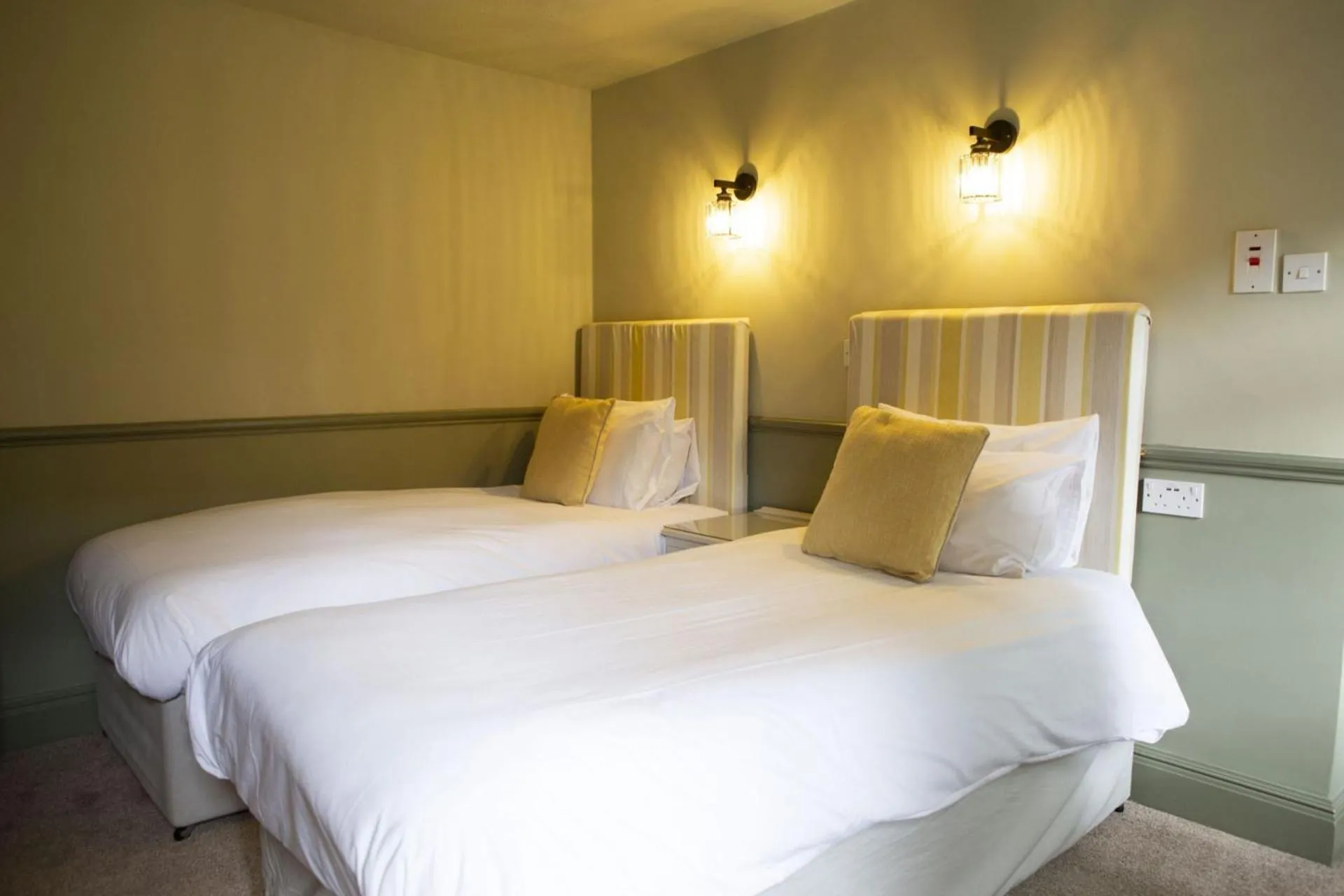 Bedroom, Bed in Ye Old Boote Inn