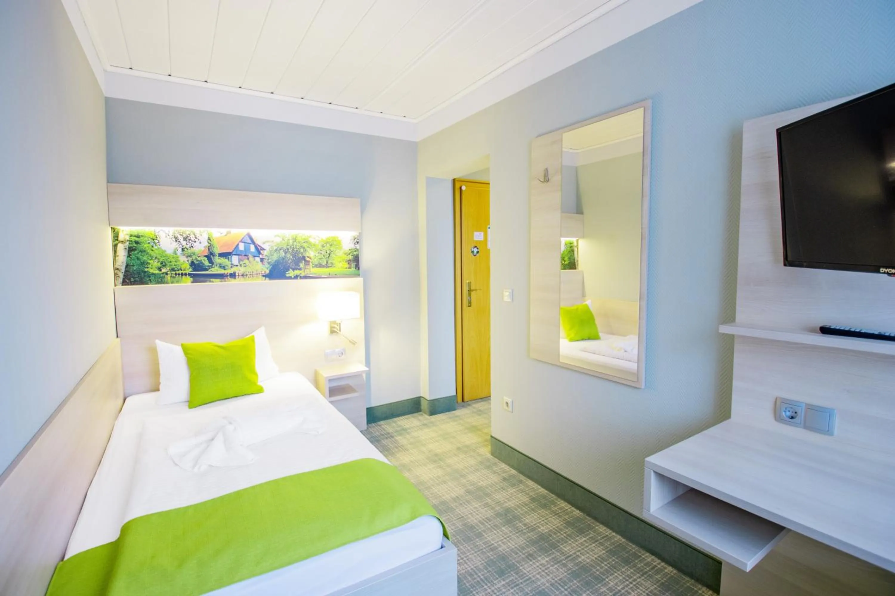 Photo of the whole room, Bed in Ferien Hotel Spree-Neisse