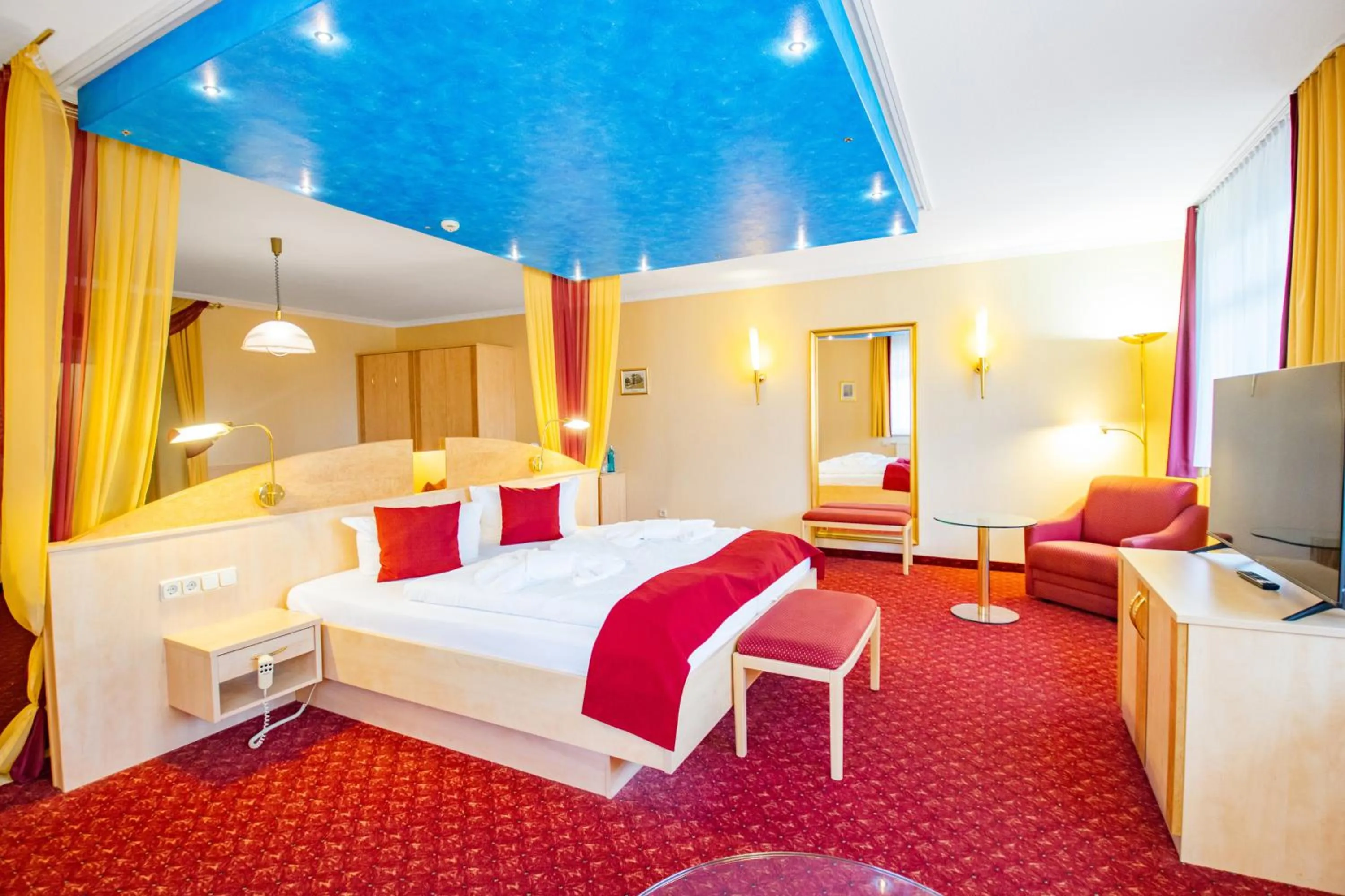 Photo of the whole room, Bed in Ferien Hotel Spree-Neisse