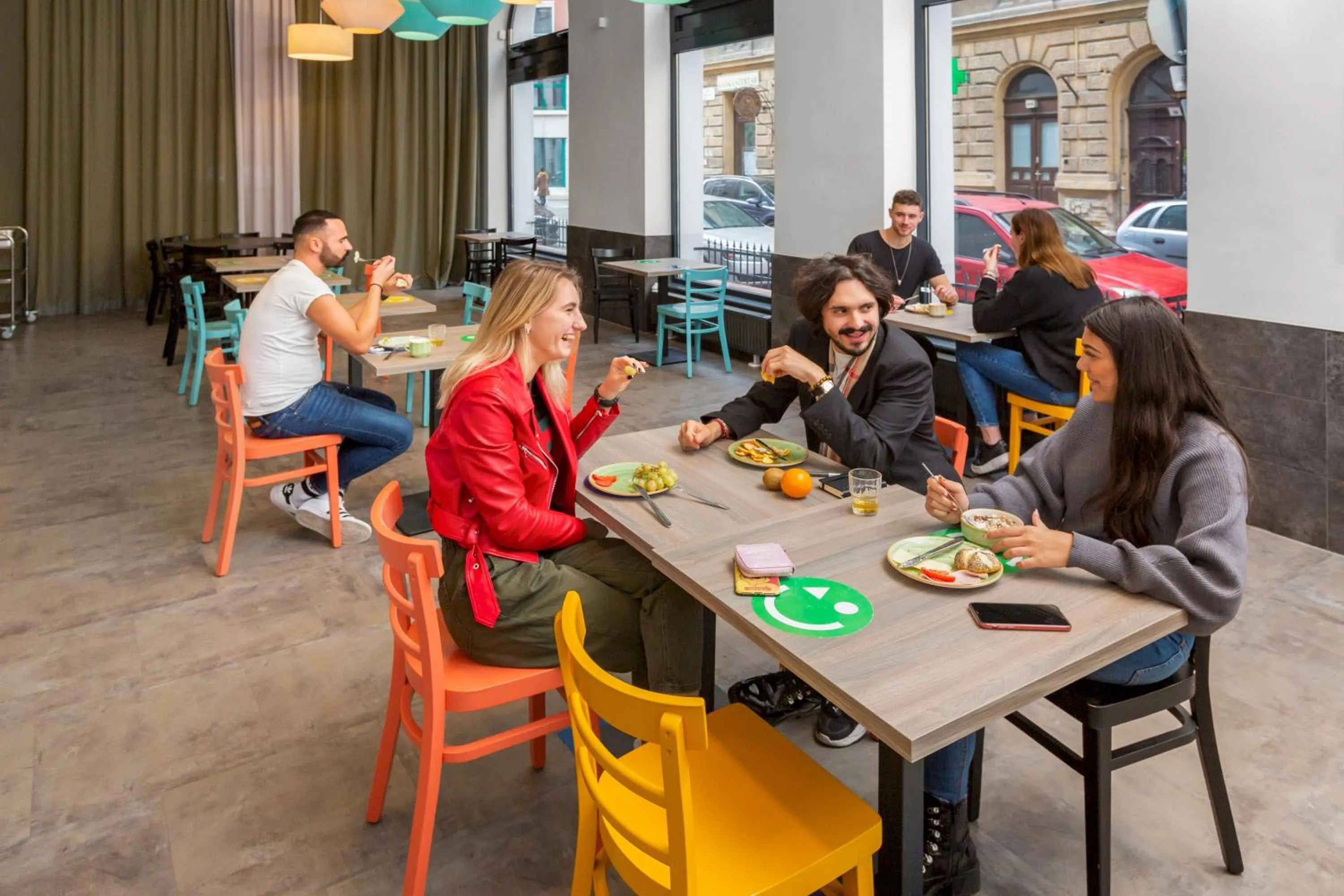 Restaurant/places to eat in a&o Budapest City