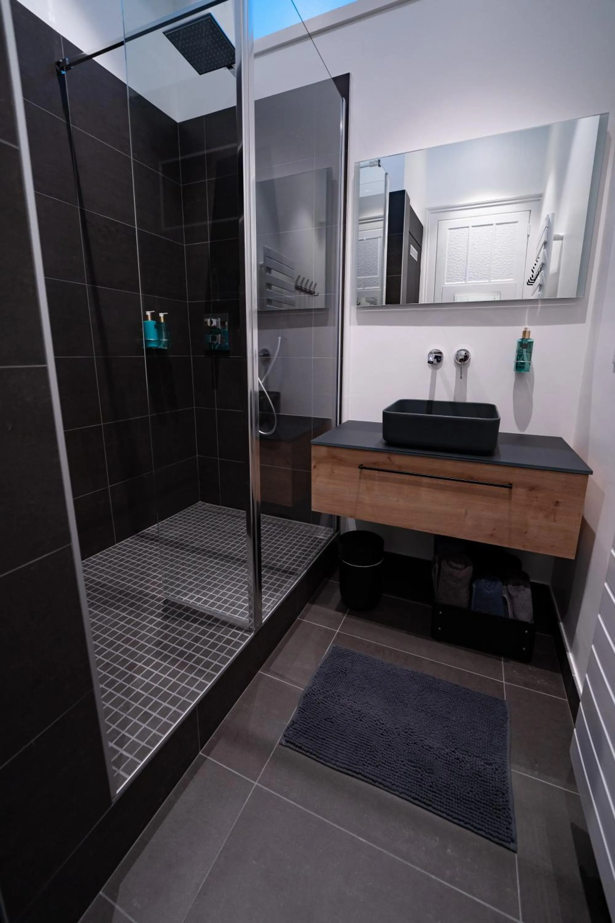 Bathroom in Centre ville - Appartement 3 chambres & Terrasse - La Clé des Sacres