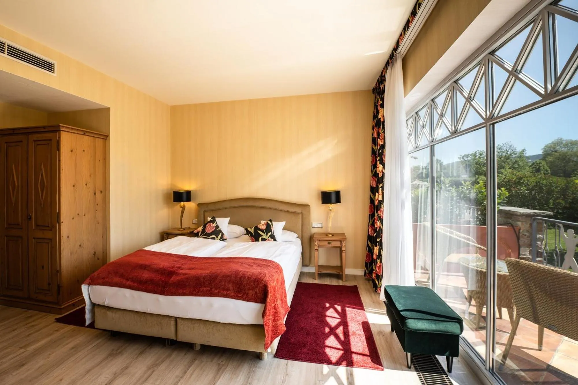 Photo of the whole room, Bed in Hotel Weisser Bär