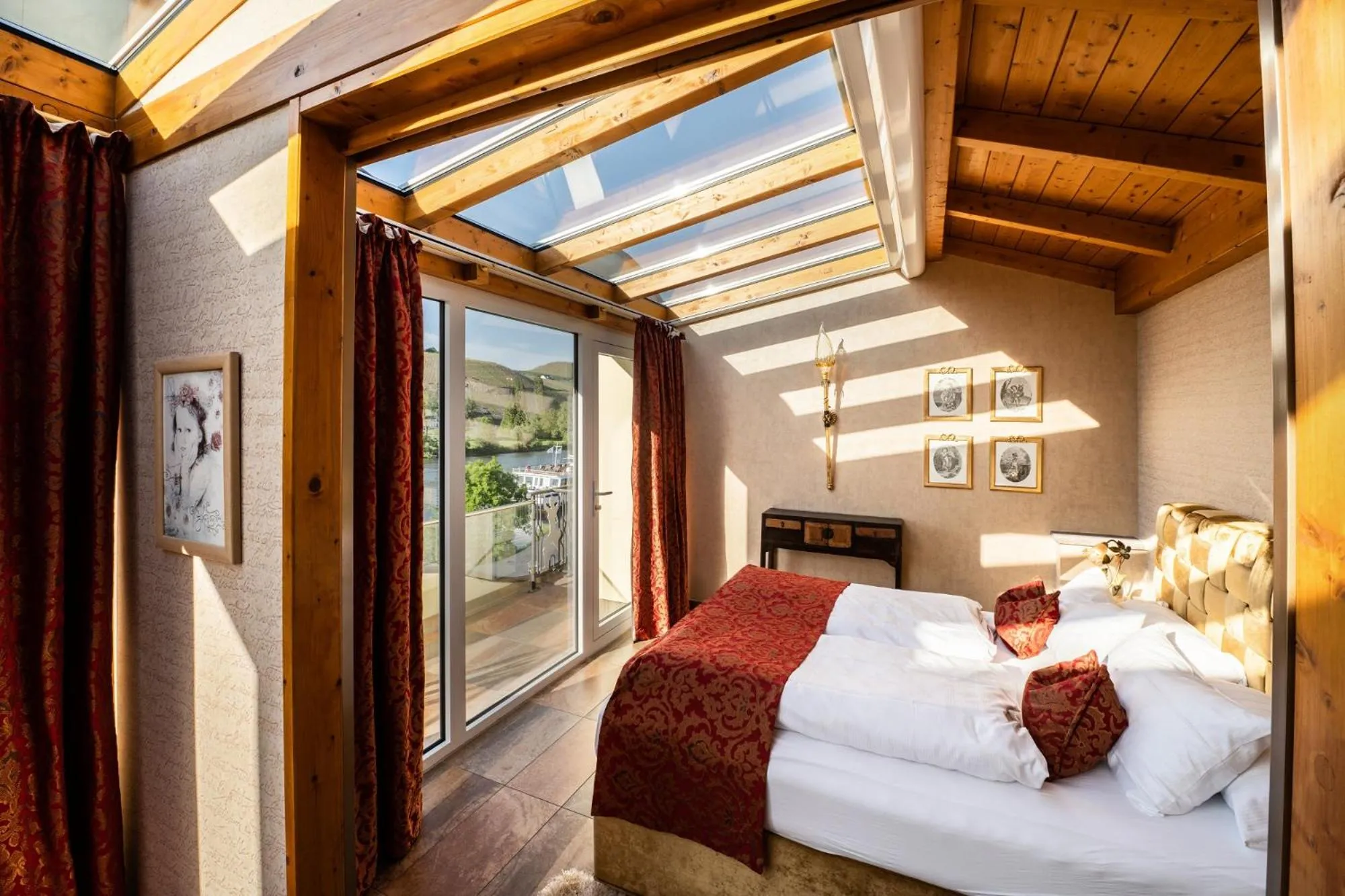 Photo of the whole room, Bed in Hotel Weisser Bär