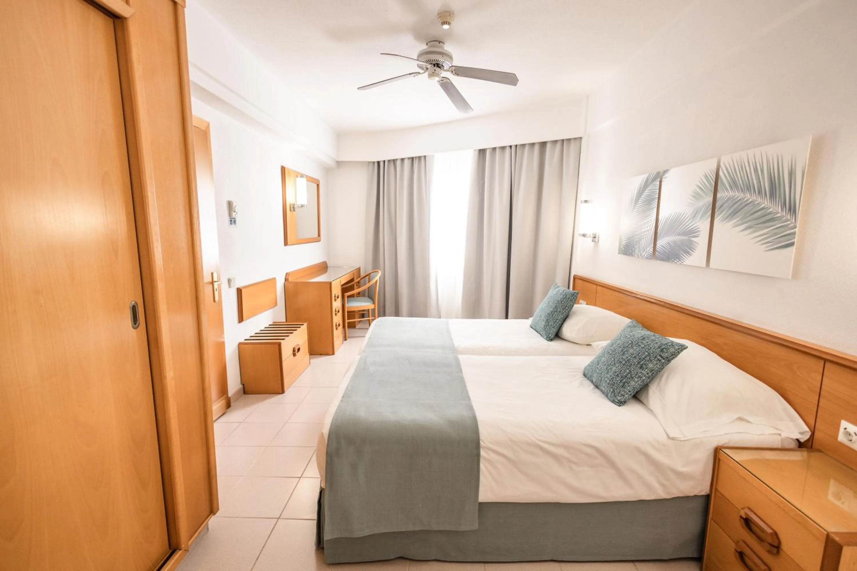 Photo of the whole room, Bed in Servatur Don Miguel - Adults Only