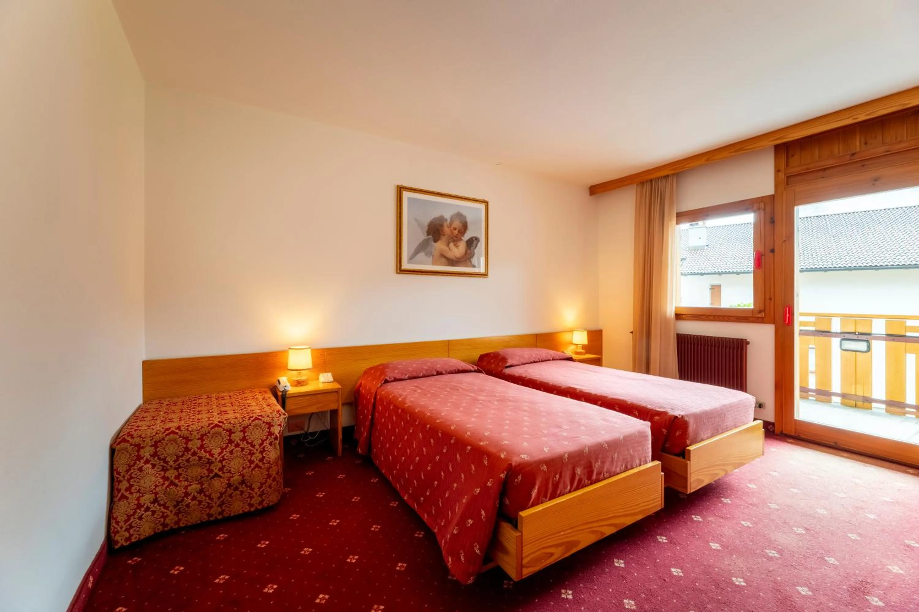 Photo of the whole room, Bed in Beohotel