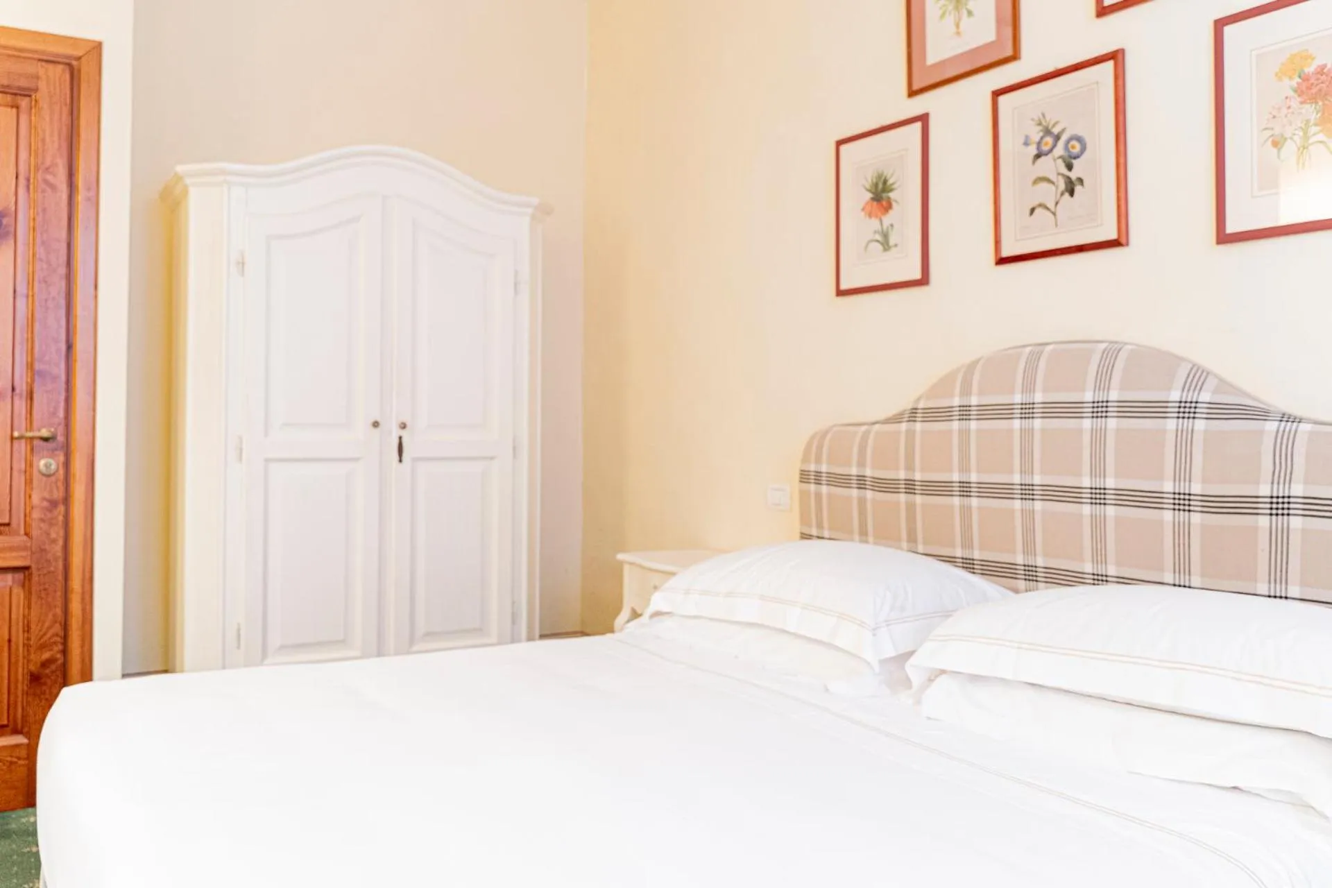 Bed in Casa Uffizi XIII Century Tower House Boutique Hotel