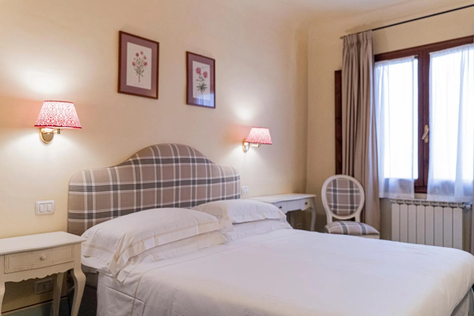 Photo of the whole room, Bed in Casa Uffizi XIII Century Tower House Boutique Hotel