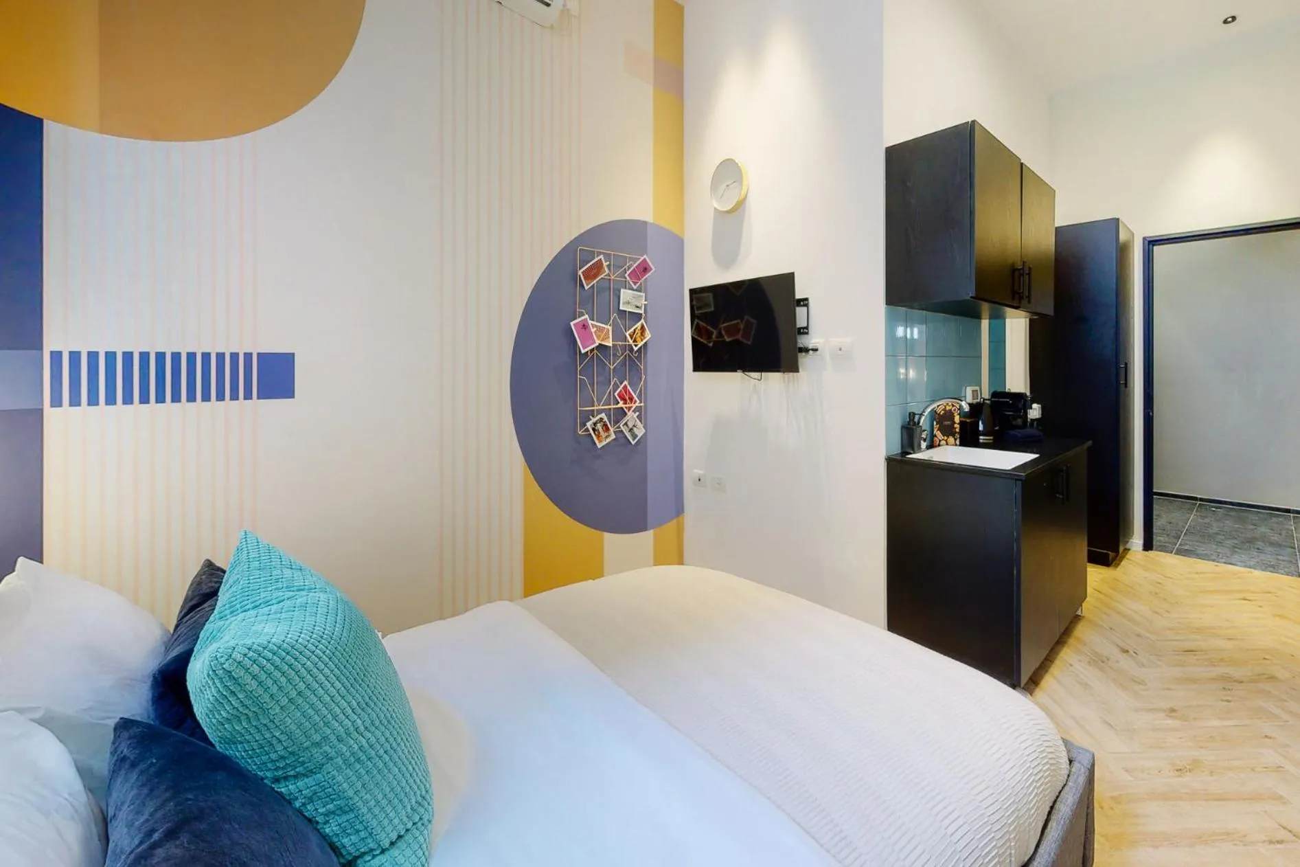 Bed in Colorbox - by Loginn Tel-Avivian hotels