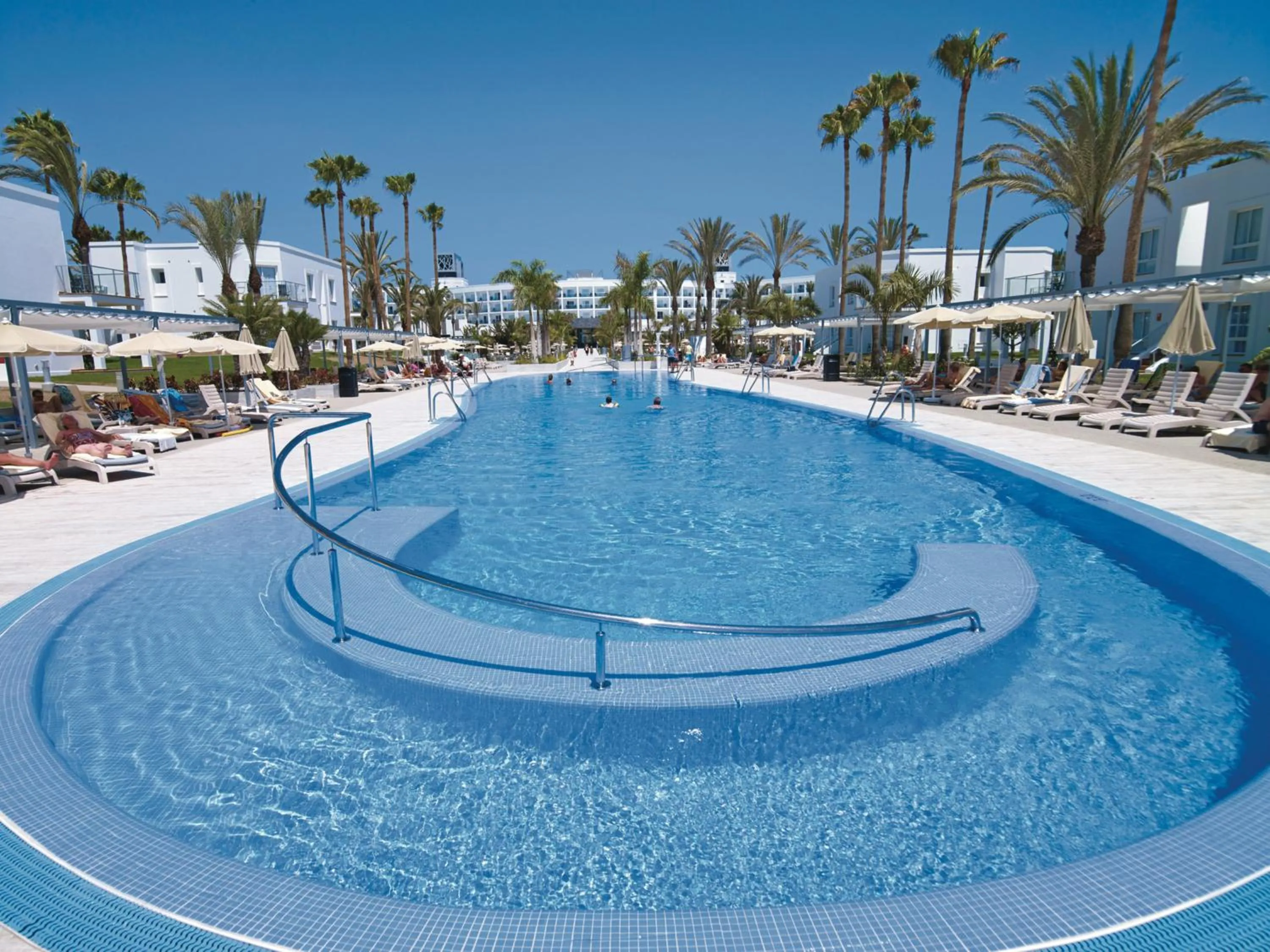 Swimming pool in Hotel Riu Palace Meloneras