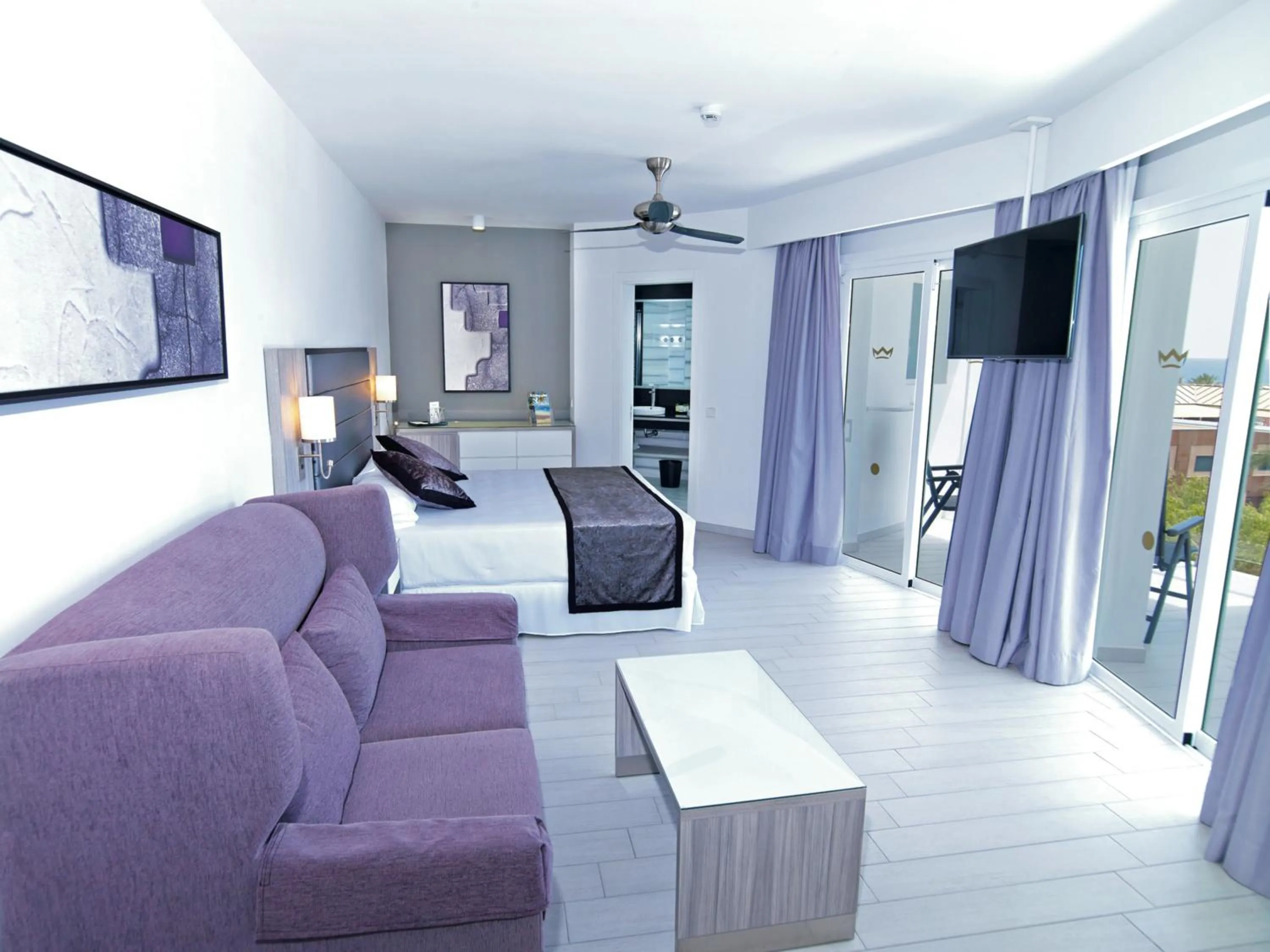 TV and multimedia in Hotel Riu Palace Meloneras