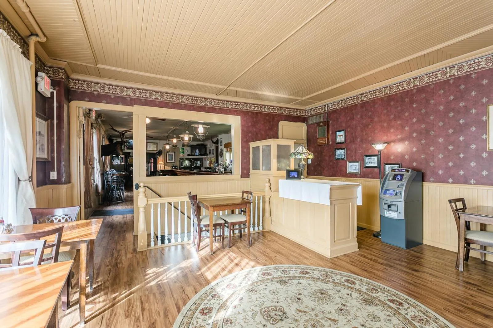 Restaurant/places to eat in Naples Hotel