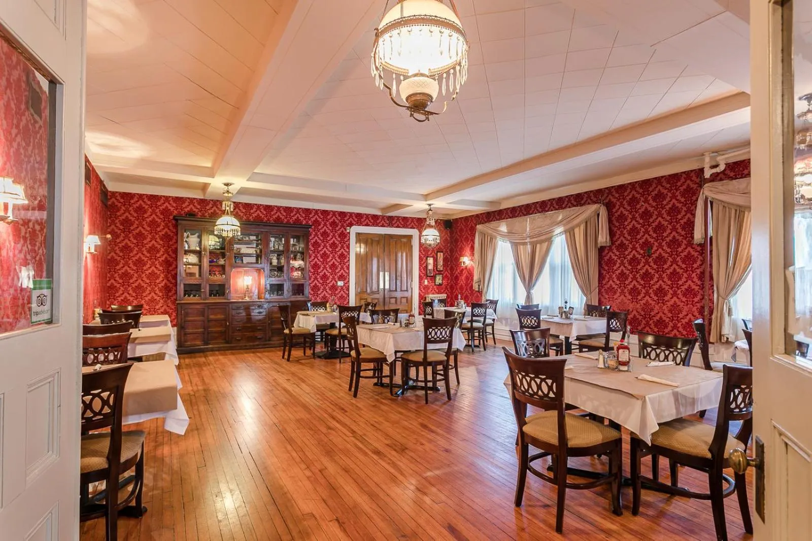 Restaurant/places to eat in Naples Hotel