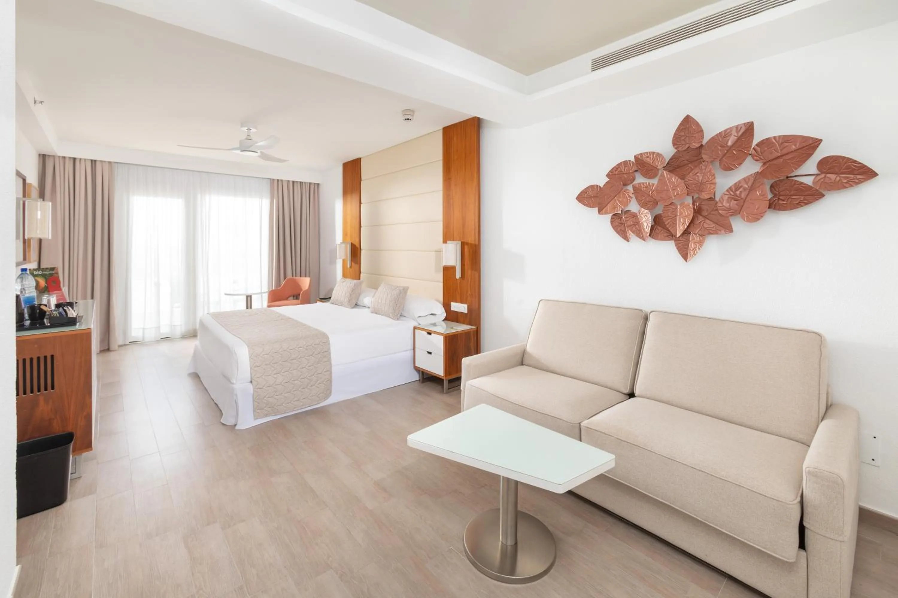 Seating area, Bed in Hotel Riu Gran Canaria - All Inclusive