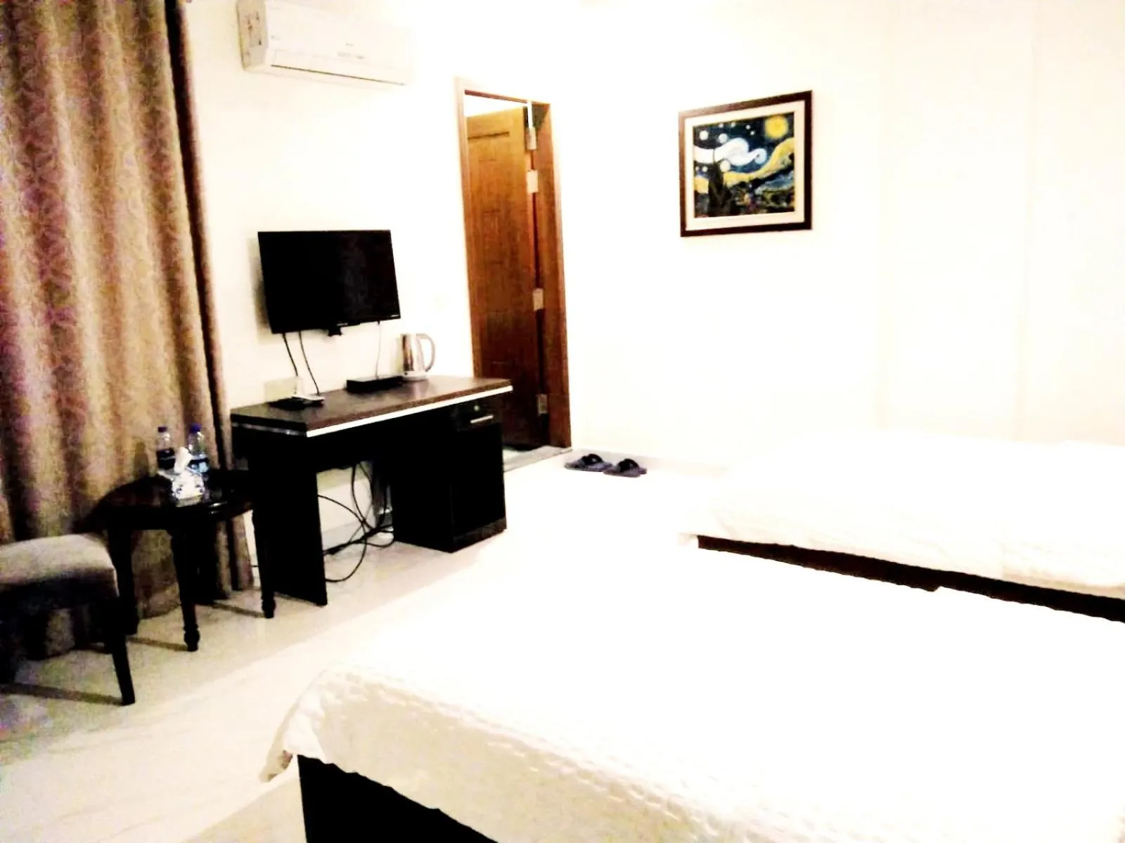 TV and multimedia, Bed in Jade Dragon Hotel DHA Lahore