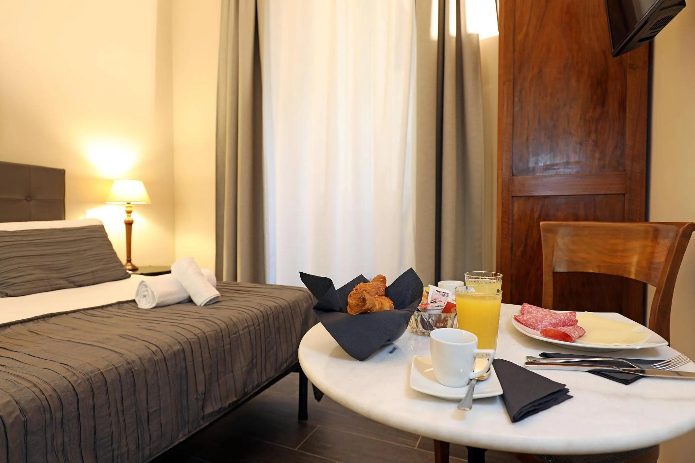 Bedroom, Bed in RESIDENZA VITTORIA Roma