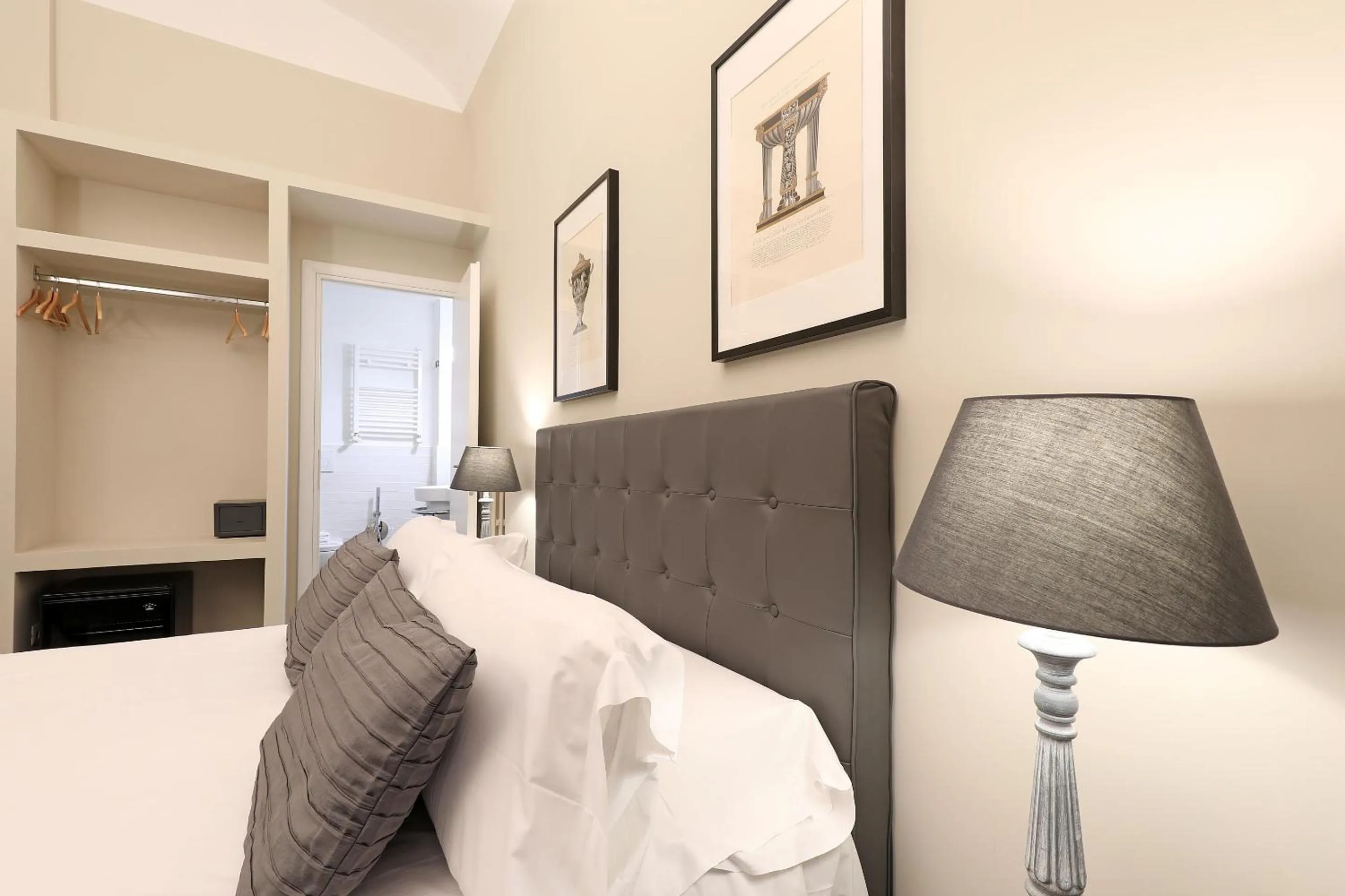 Bedroom, Bed in RESIDENZA VITTORIA Roma