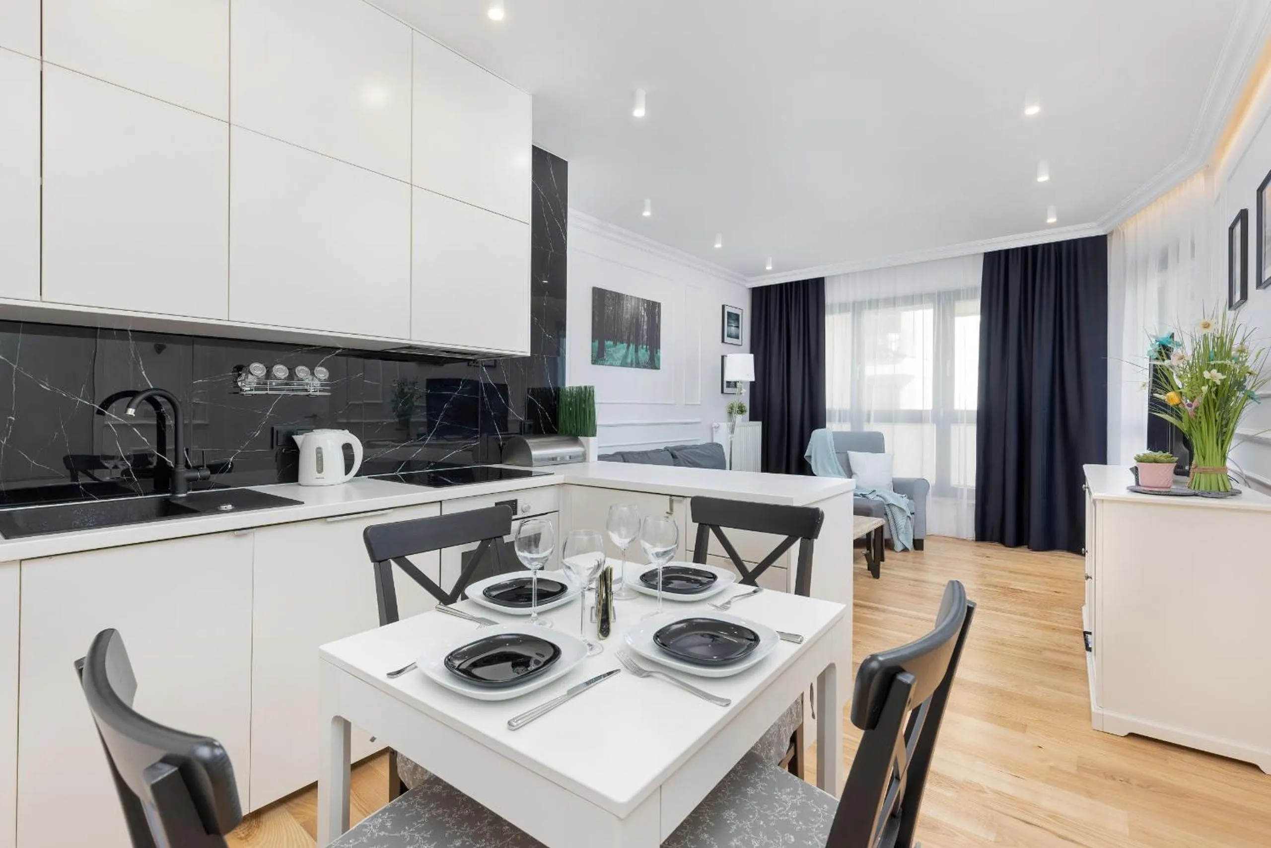 Kitchen or kitchenette in Metro Płocka Exquisite Apartments by Noclegi Renters