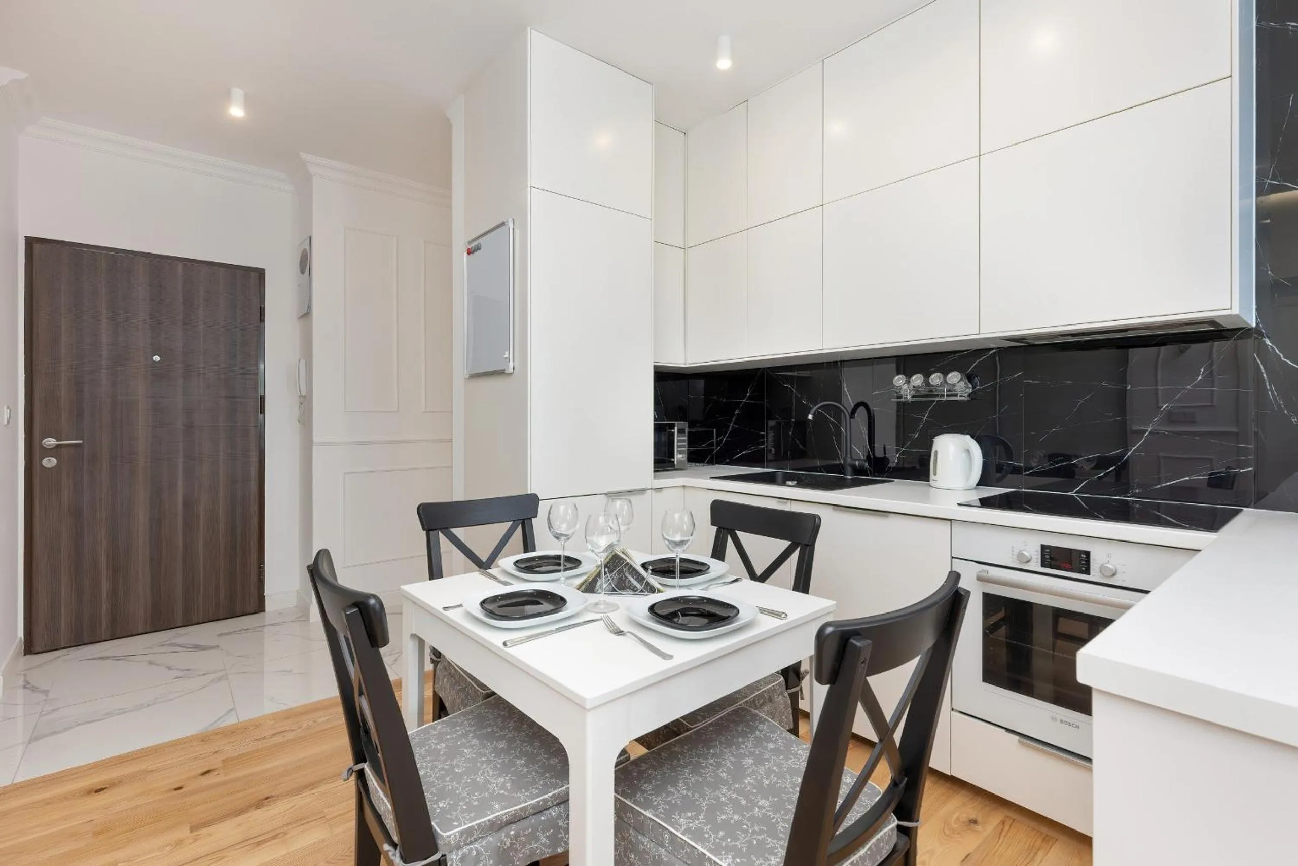 Kitchen or kitchenette in Metro Płocka Exquisite Apartments by Noclegi Renters