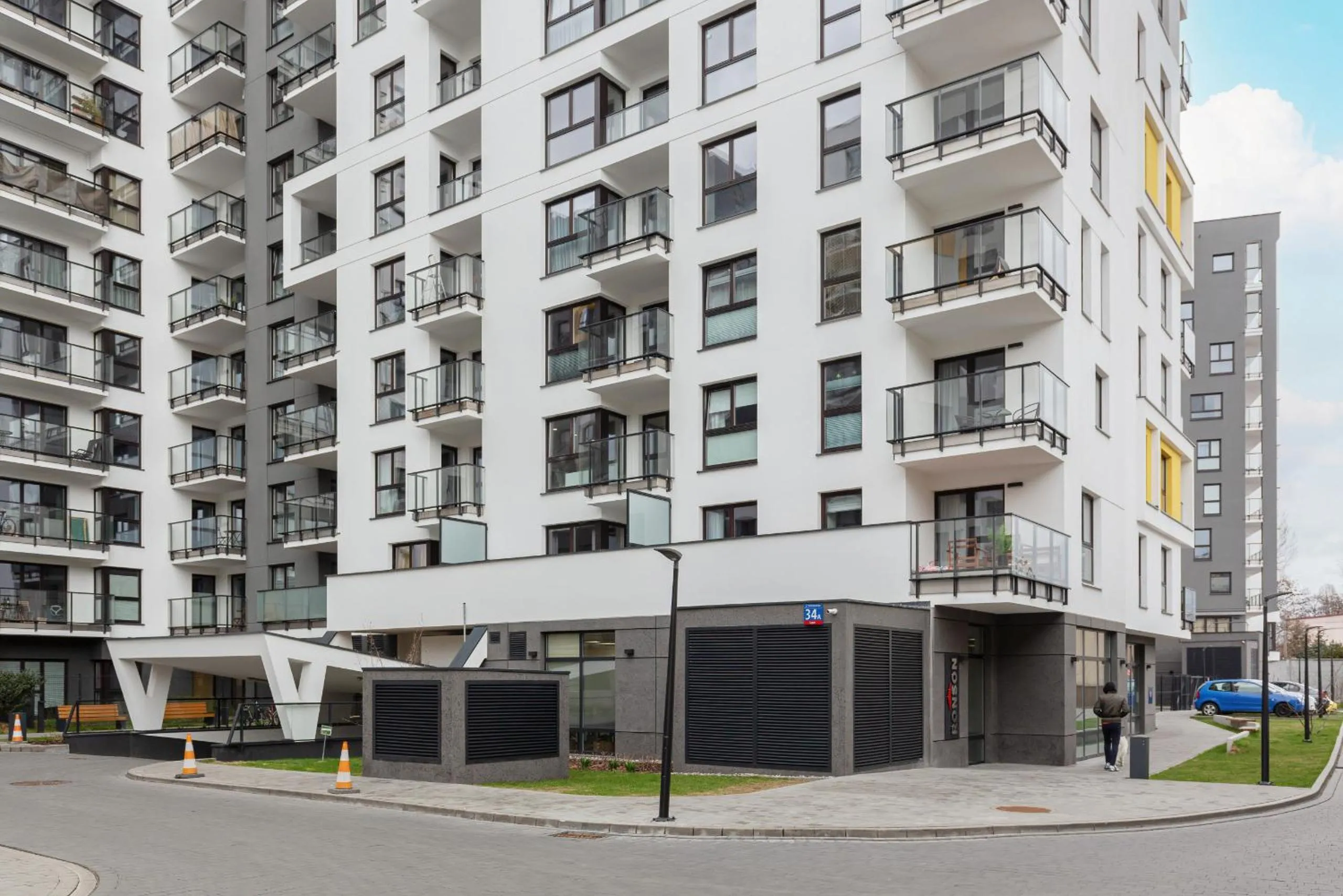 Property building in Metro Płocka Exquisite Apartments by Noclegi Renters