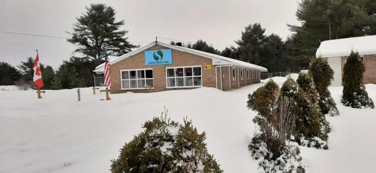 Property building in Super Nights Inn