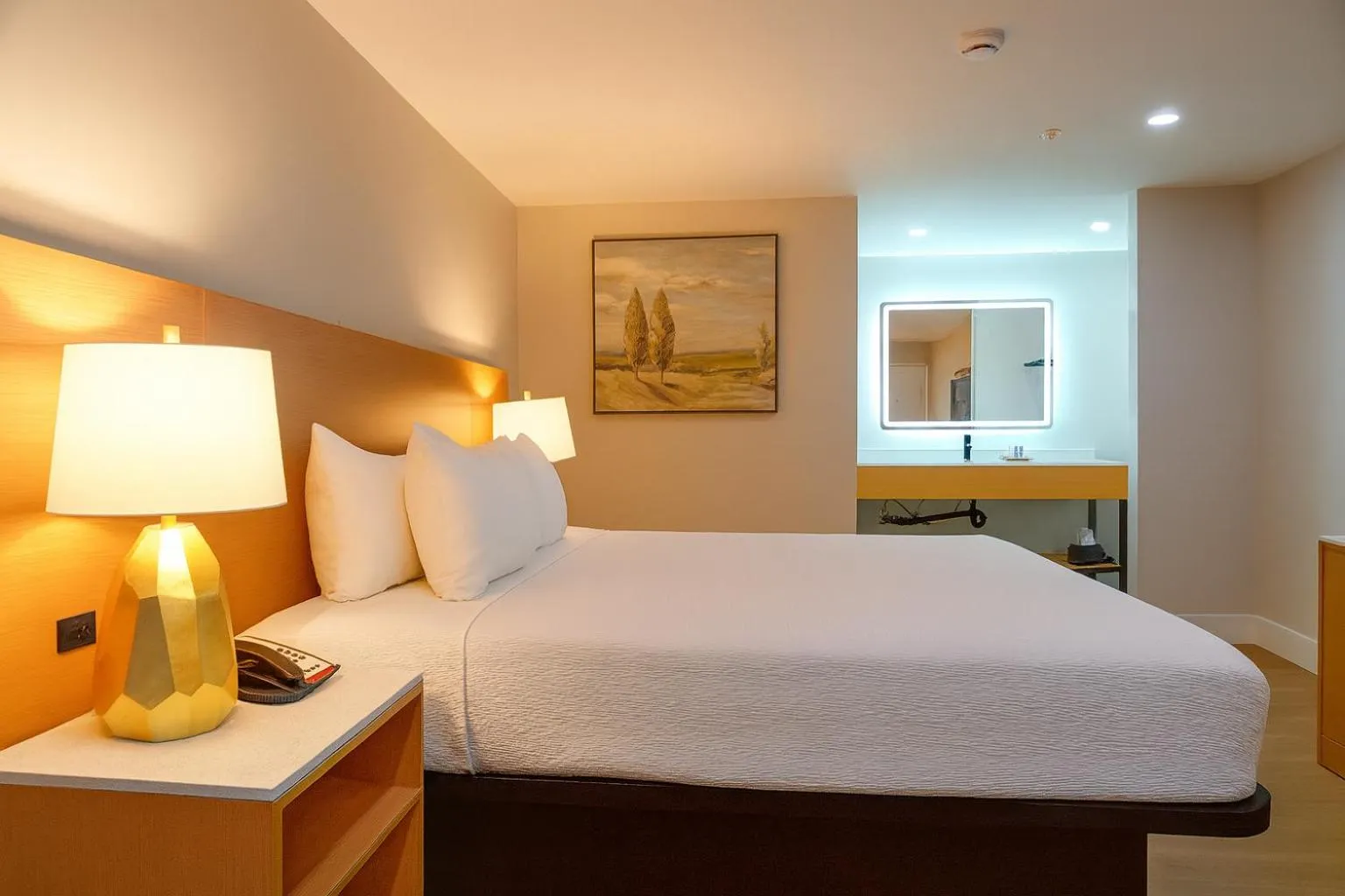 Bedroom, Bed in Highland Inn