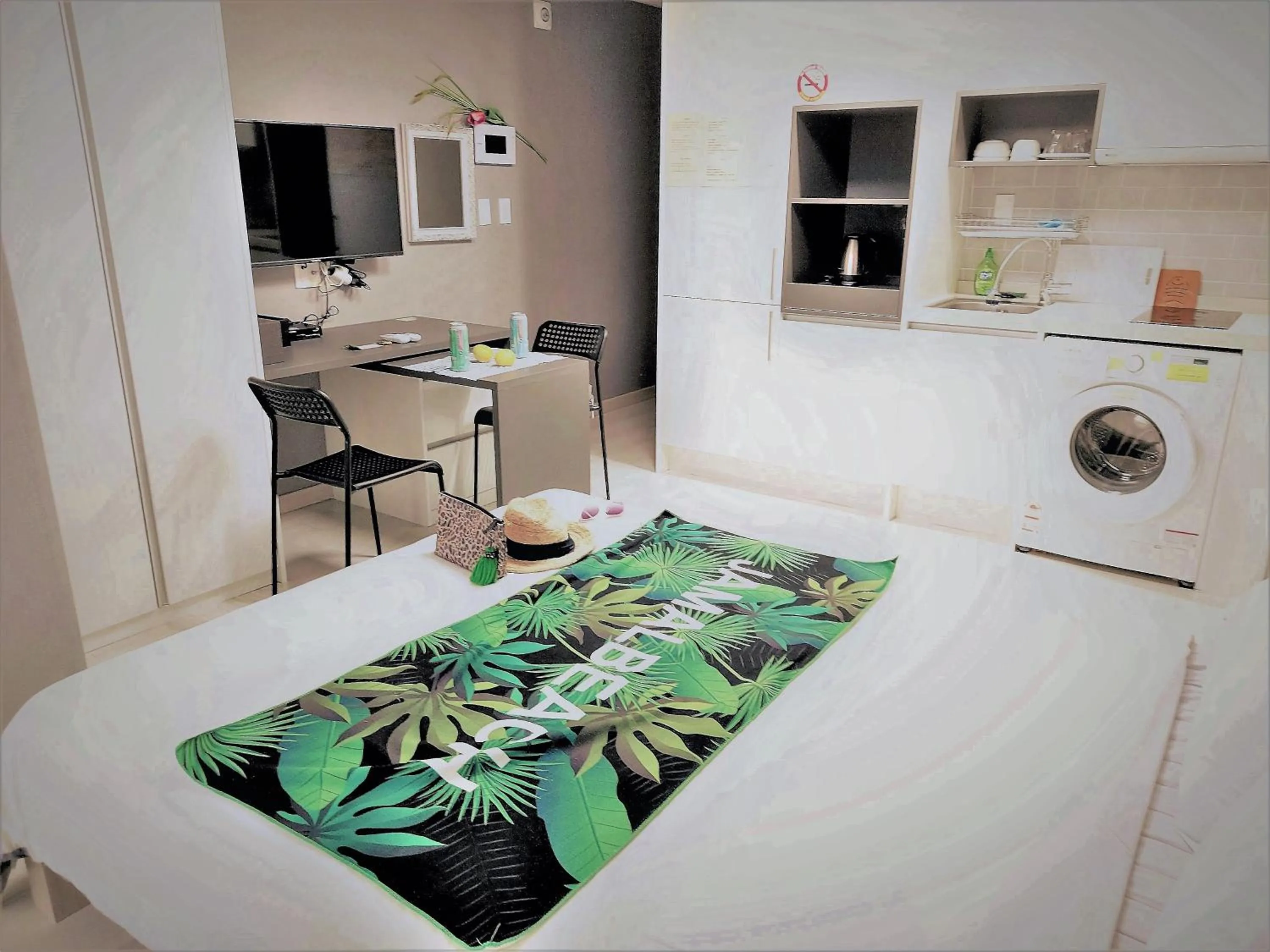 Area and facilities in ARA Palace Hotel