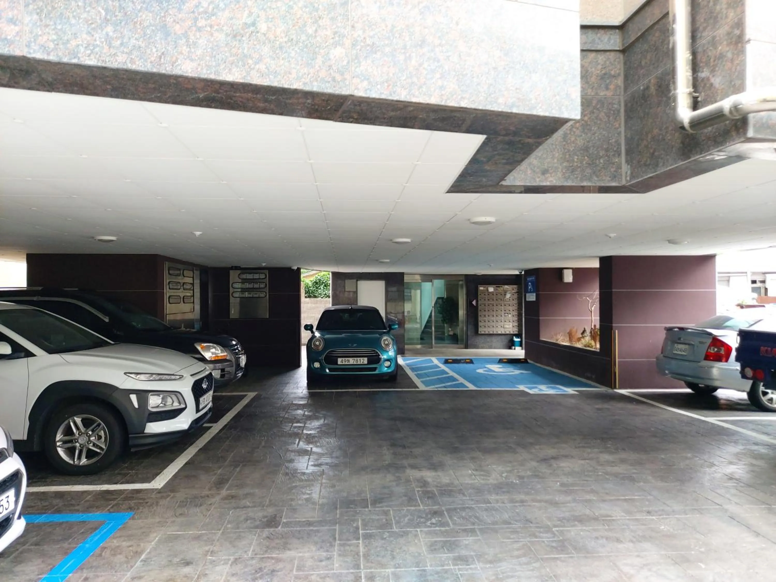 Parking in ARA Palace Hotel