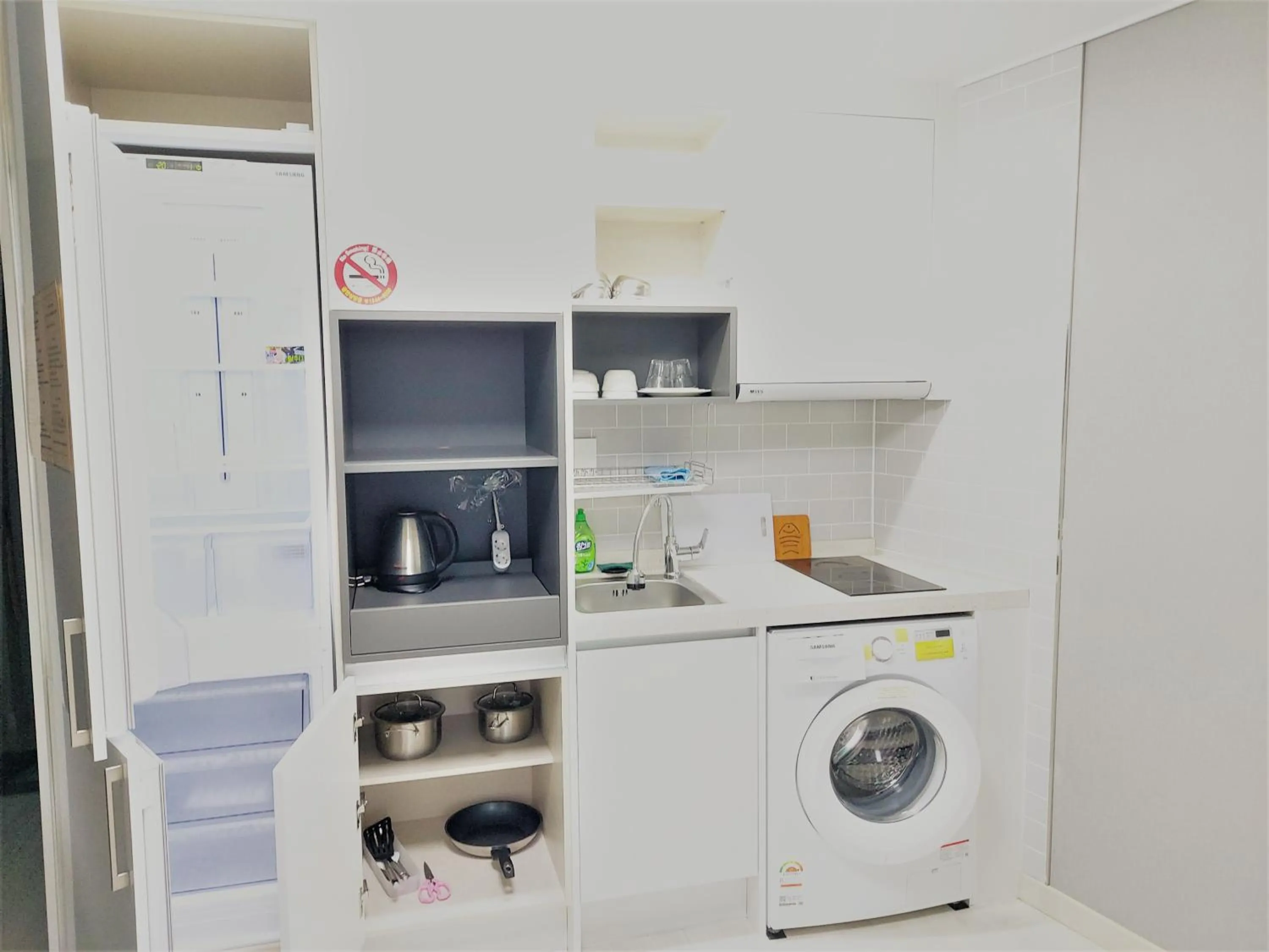 Kitchen or kitchenette in ARA Palace Hotel