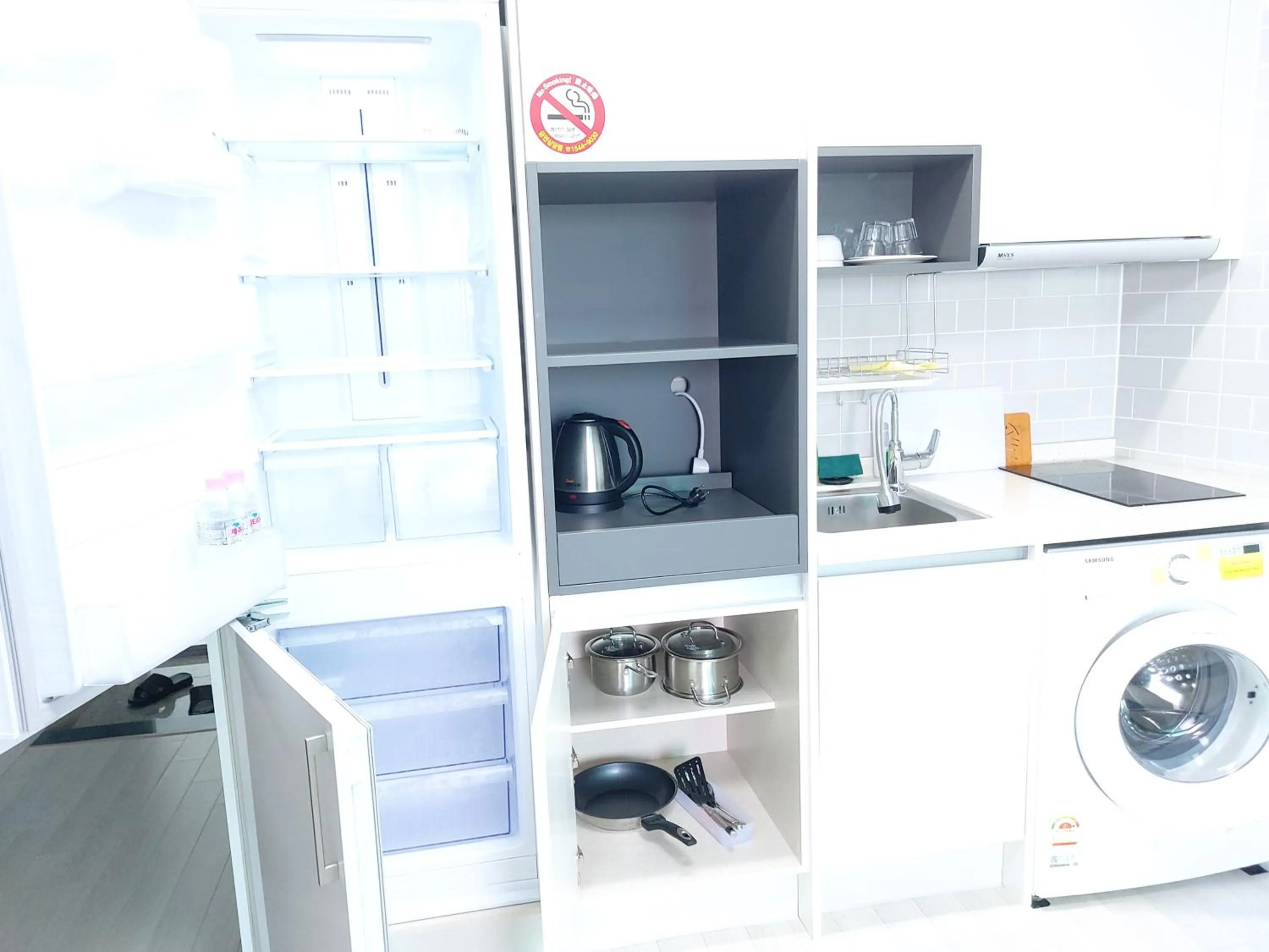 Area and facilities in ARA Palace Hotel