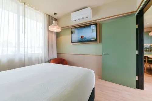 The Queens Gladstone