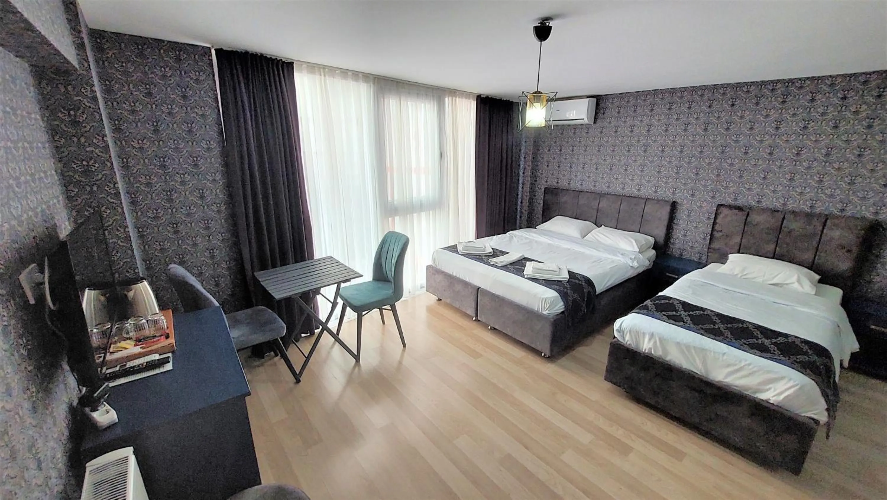 Photo of the whole room, Bed in Mini Suite Otel