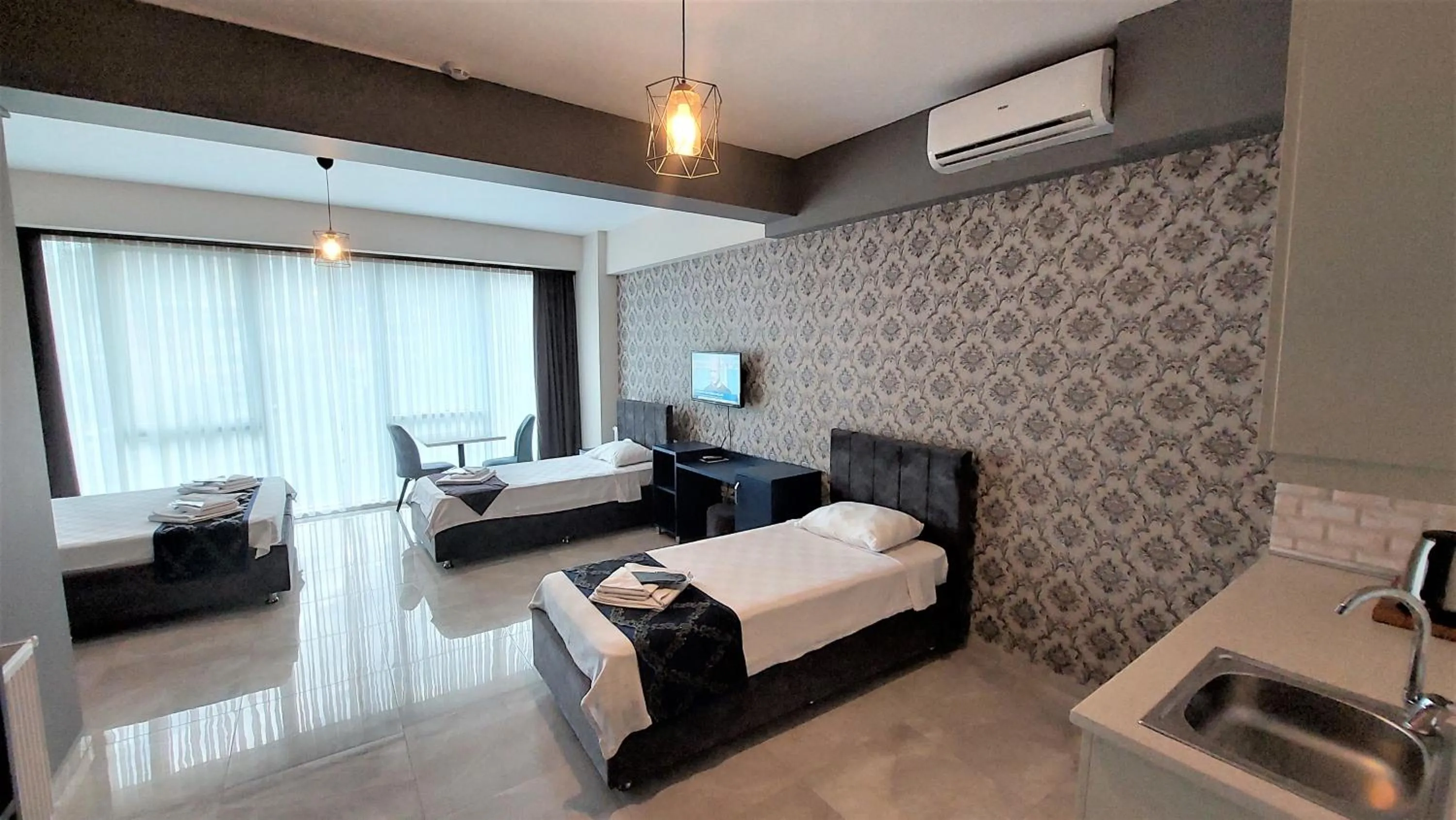 TV and multimedia, Bed in Mini Suite Otel