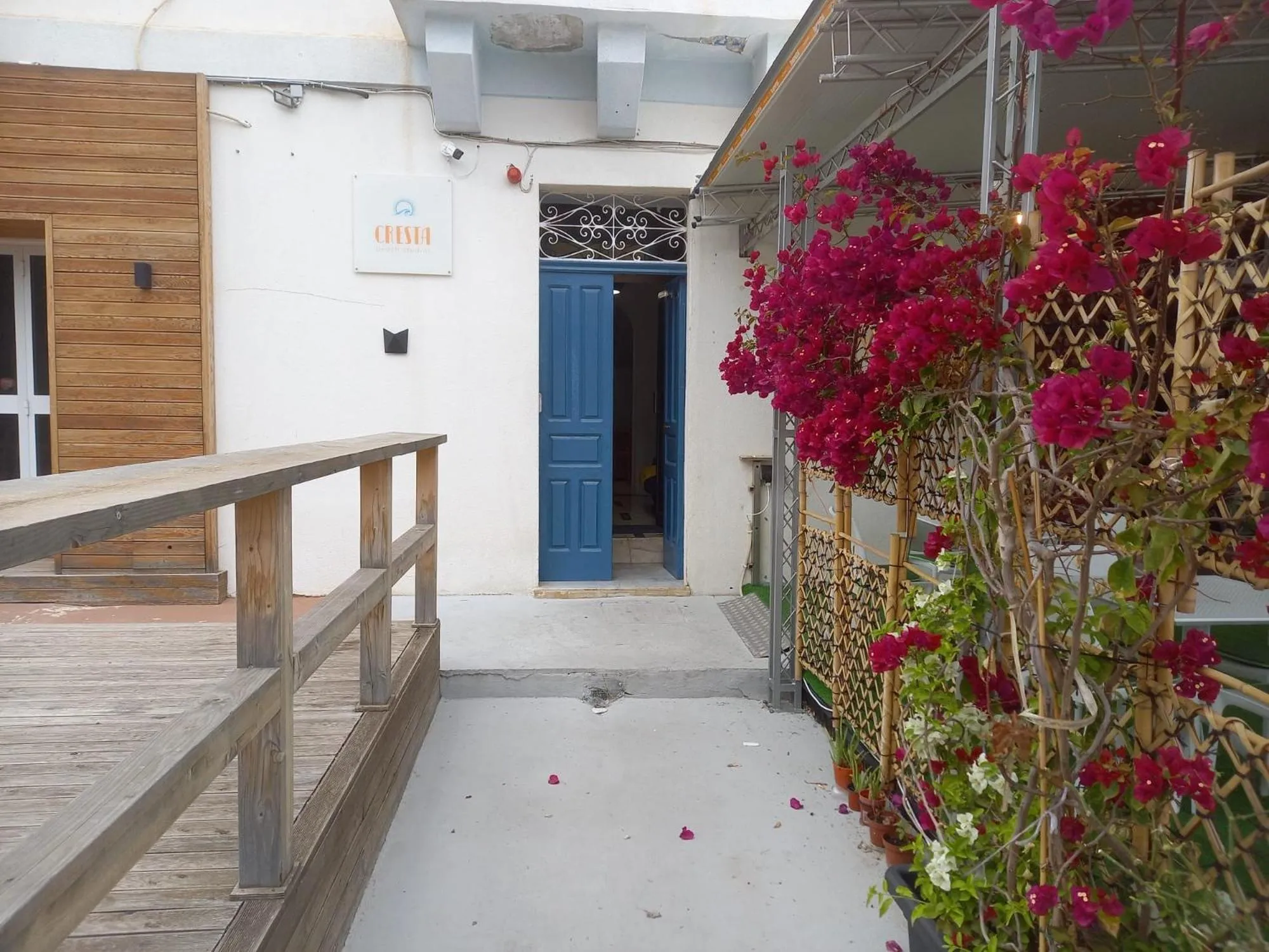 Facade/entrance in Cresta Beach Studios