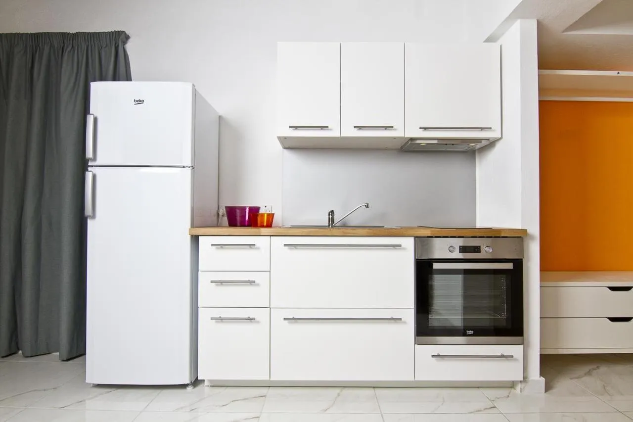 Kitchen or kitchenette in Cresta Beach Studios