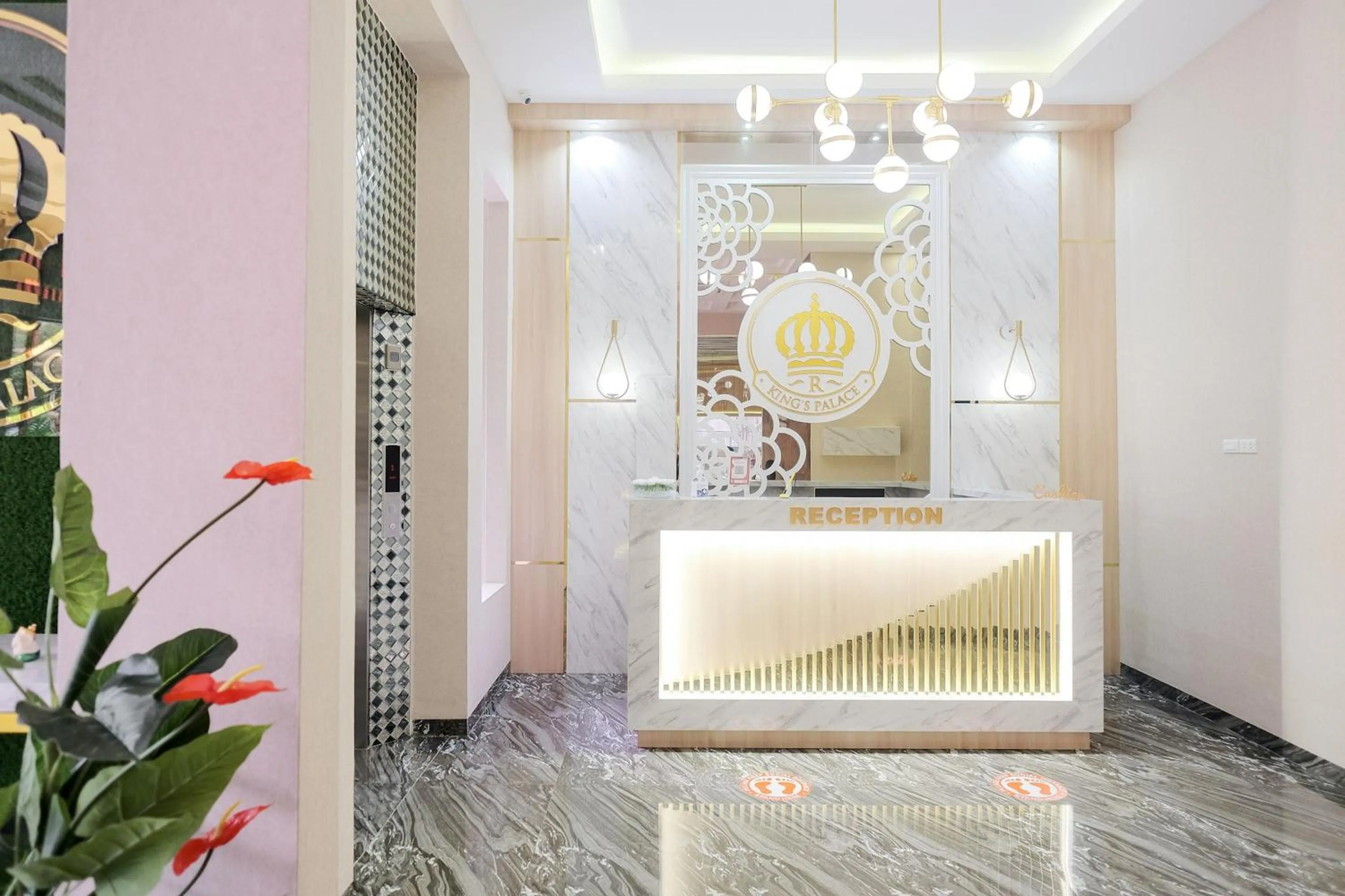 Lobby or reception in King's Palace Medan RedPartner