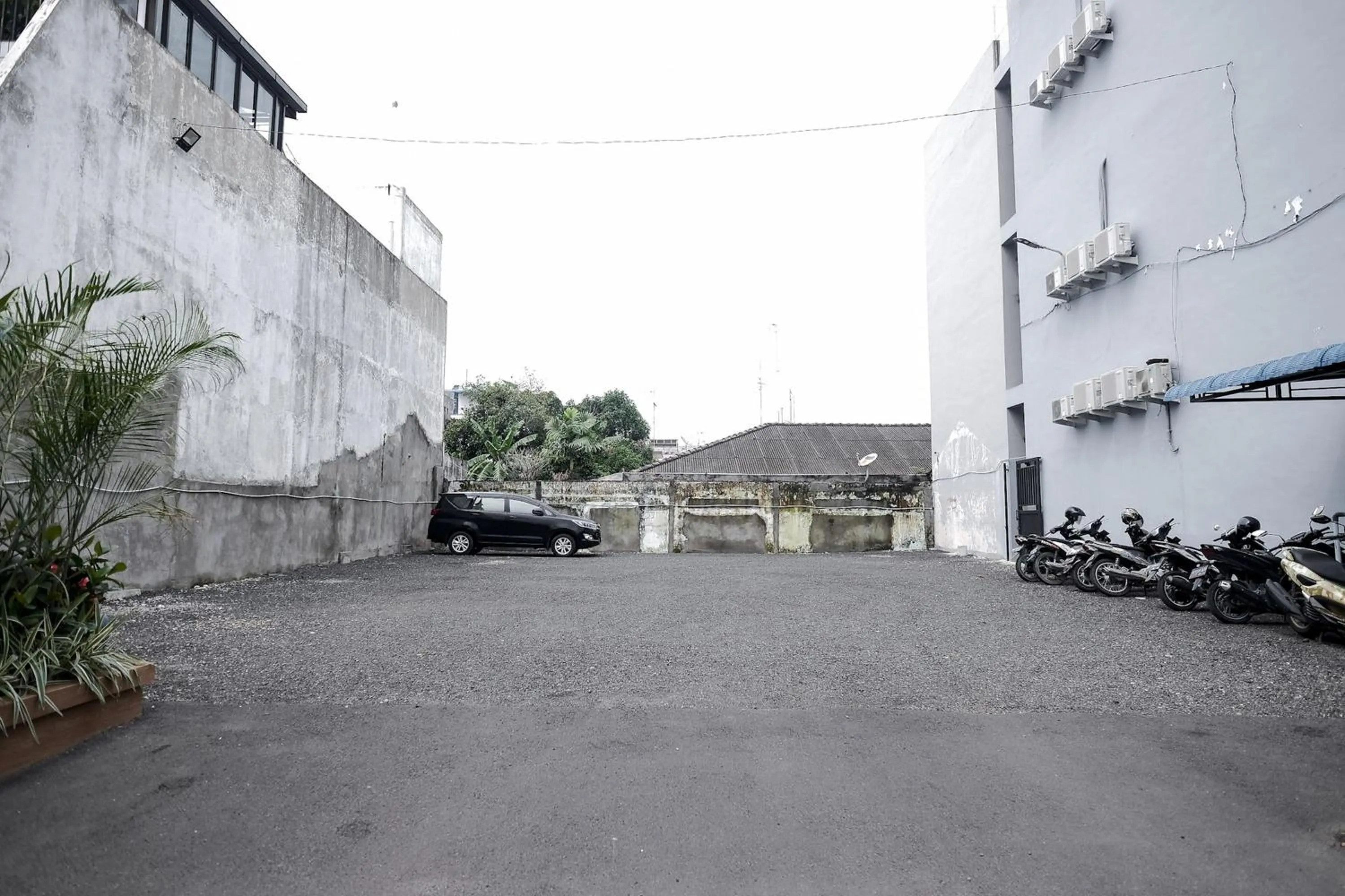 Parking in King's Palace Medan RedPartner