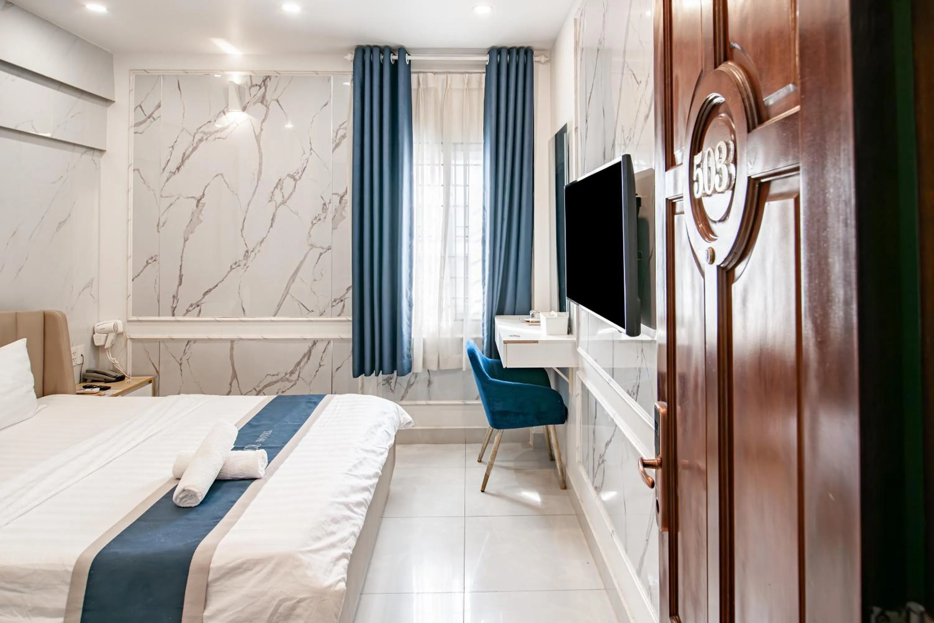 Communal lounge/ TV room, Bed in Venice 1 Hotel