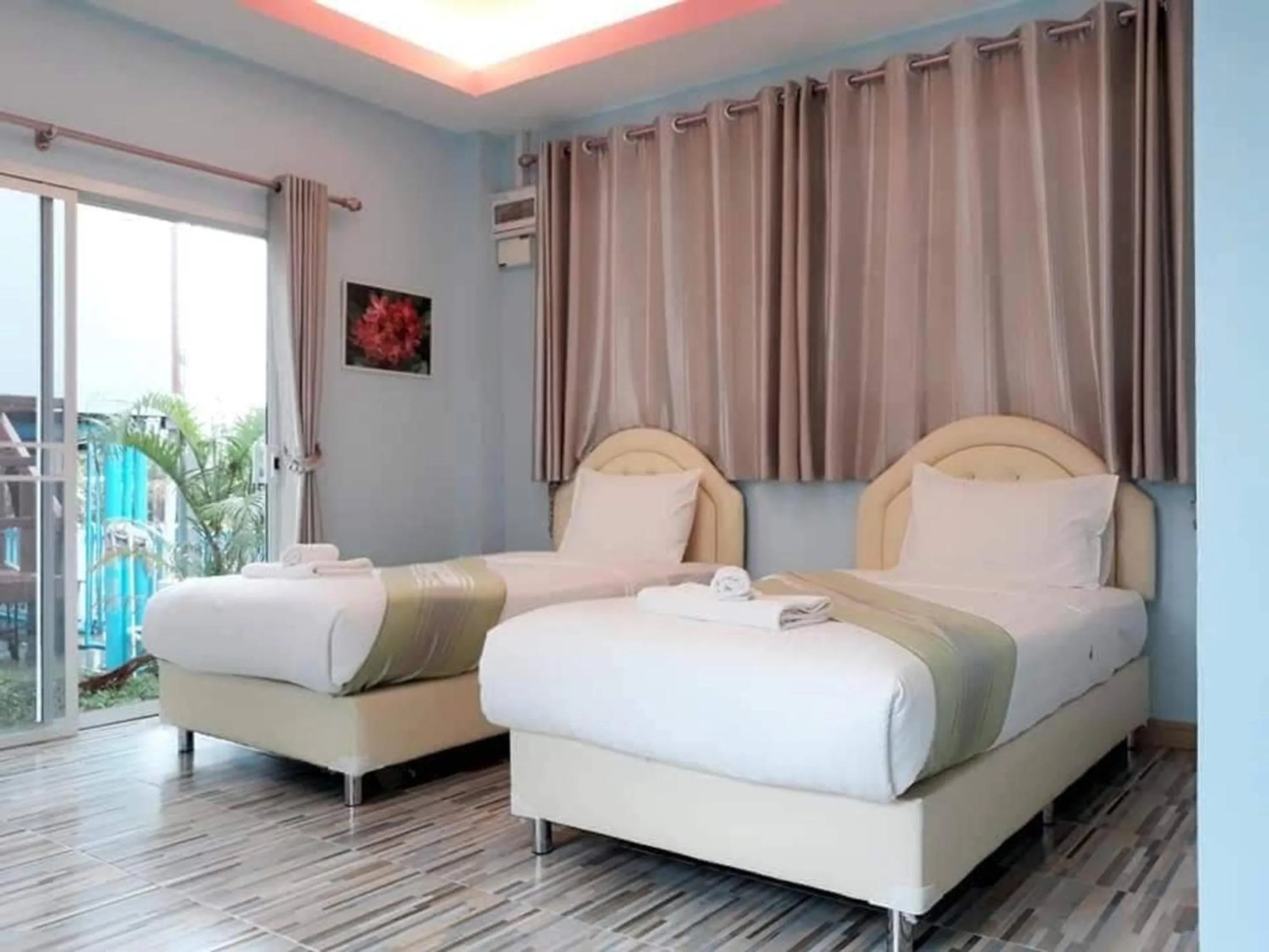 Photo of the whole room, Bed in AP Grand Resort