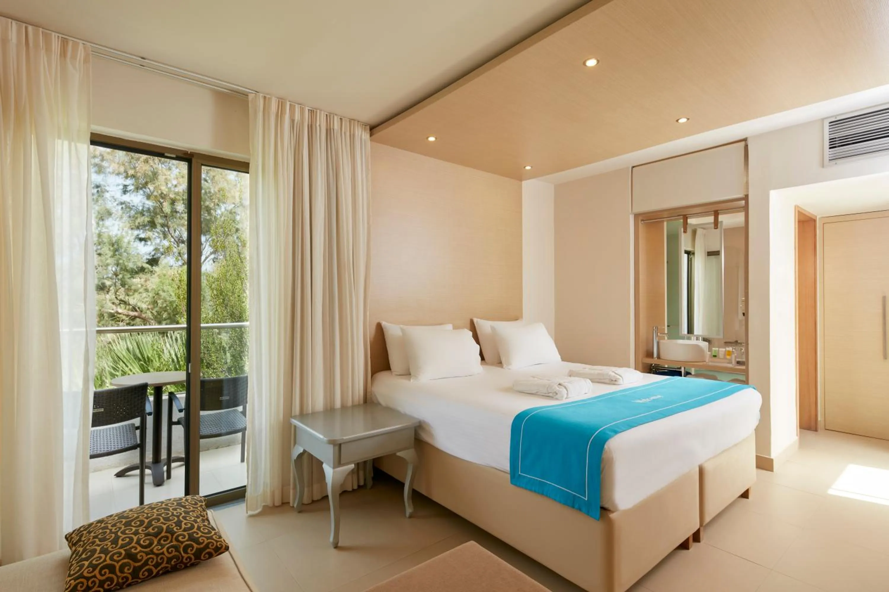 Bedroom, Bed in The Island Hotel - Adults Only -