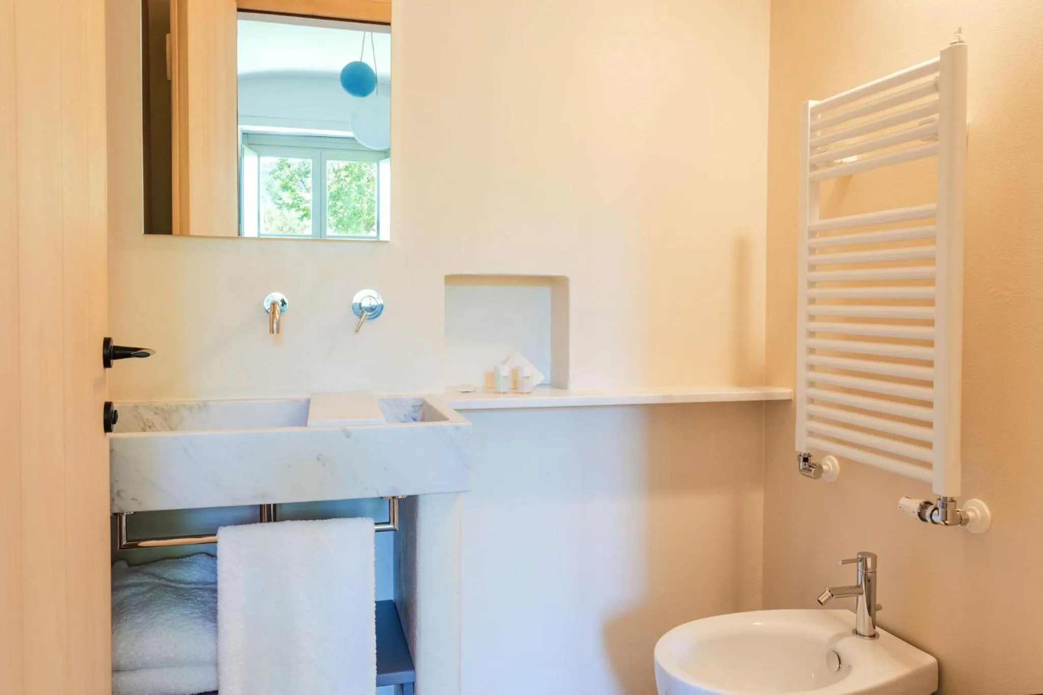 Bathroom in CUGUSI BnB