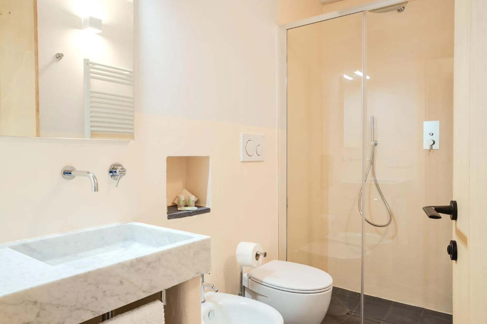 Bathroom in CUGUSI BnB